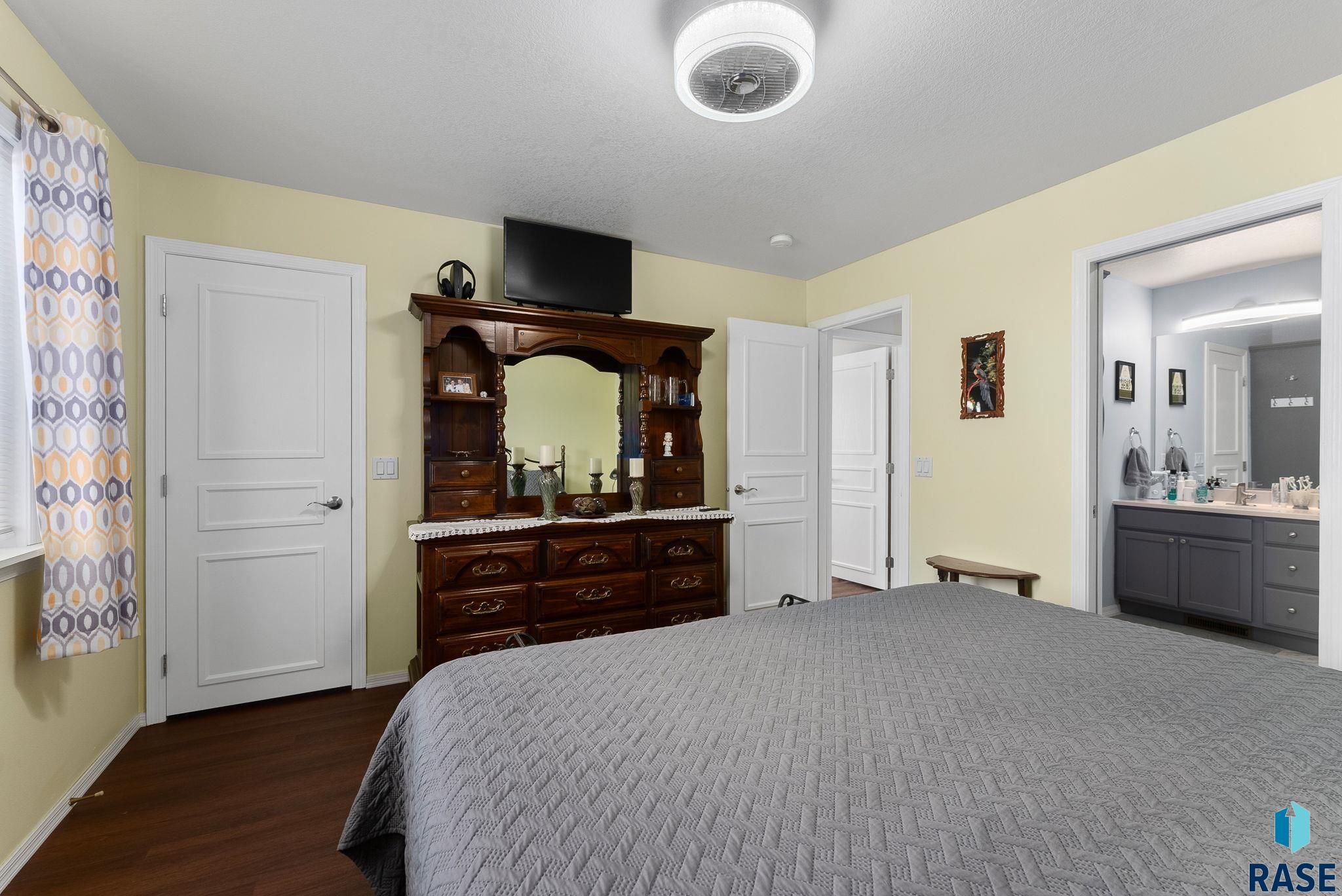 Sioux Falls, South Dakota 57107, United States, 4 Bedrooms Bedrooms, ,2 BathroomsBathrooms,Residential,Active,88942