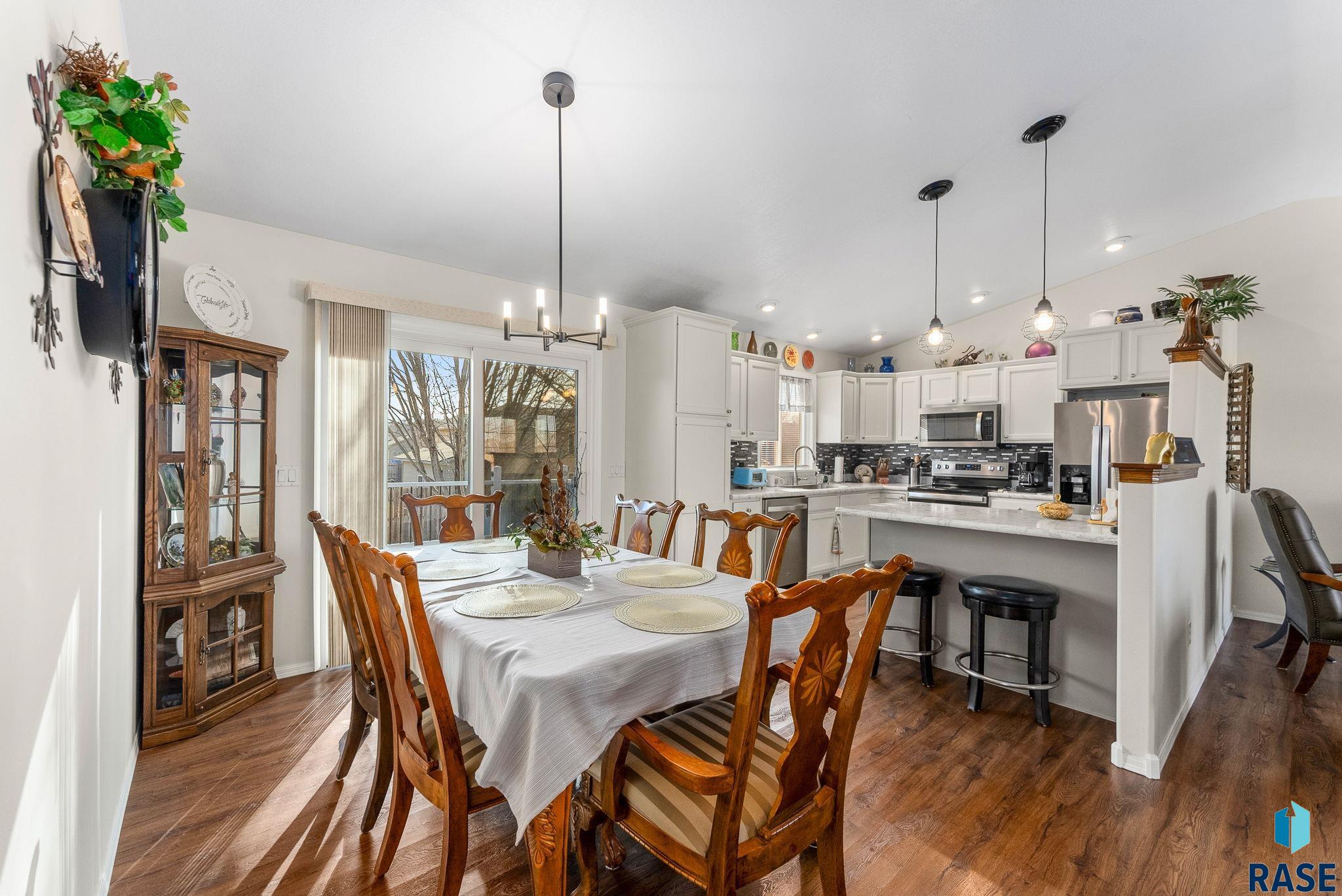 Sioux Falls, South Dakota 57107, United States, 4 Bedrooms Bedrooms, ,2 BathroomsBathrooms,Residential,Active,88942