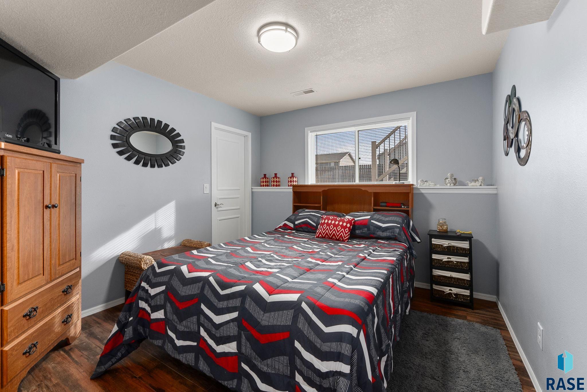 Sioux Falls, South Dakota 57107, United States, 4 Bedrooms Bedrooms, ,2 BathroomsBathrooms,Residential,Active,88942