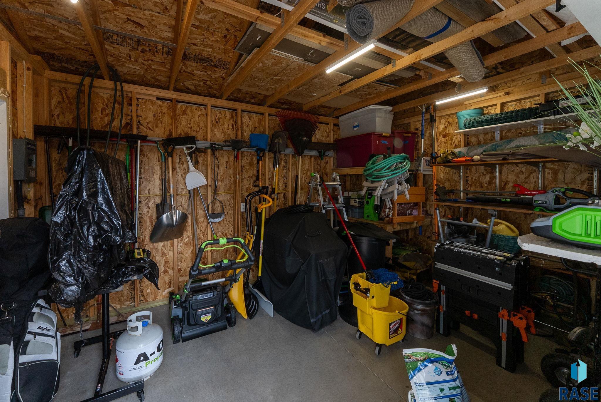 Sioux Falls, South Dakota 57107, United States, 4 Bedrooms Bedrooms, ,2 BathroomsBathrooms,Residential,Active,88942