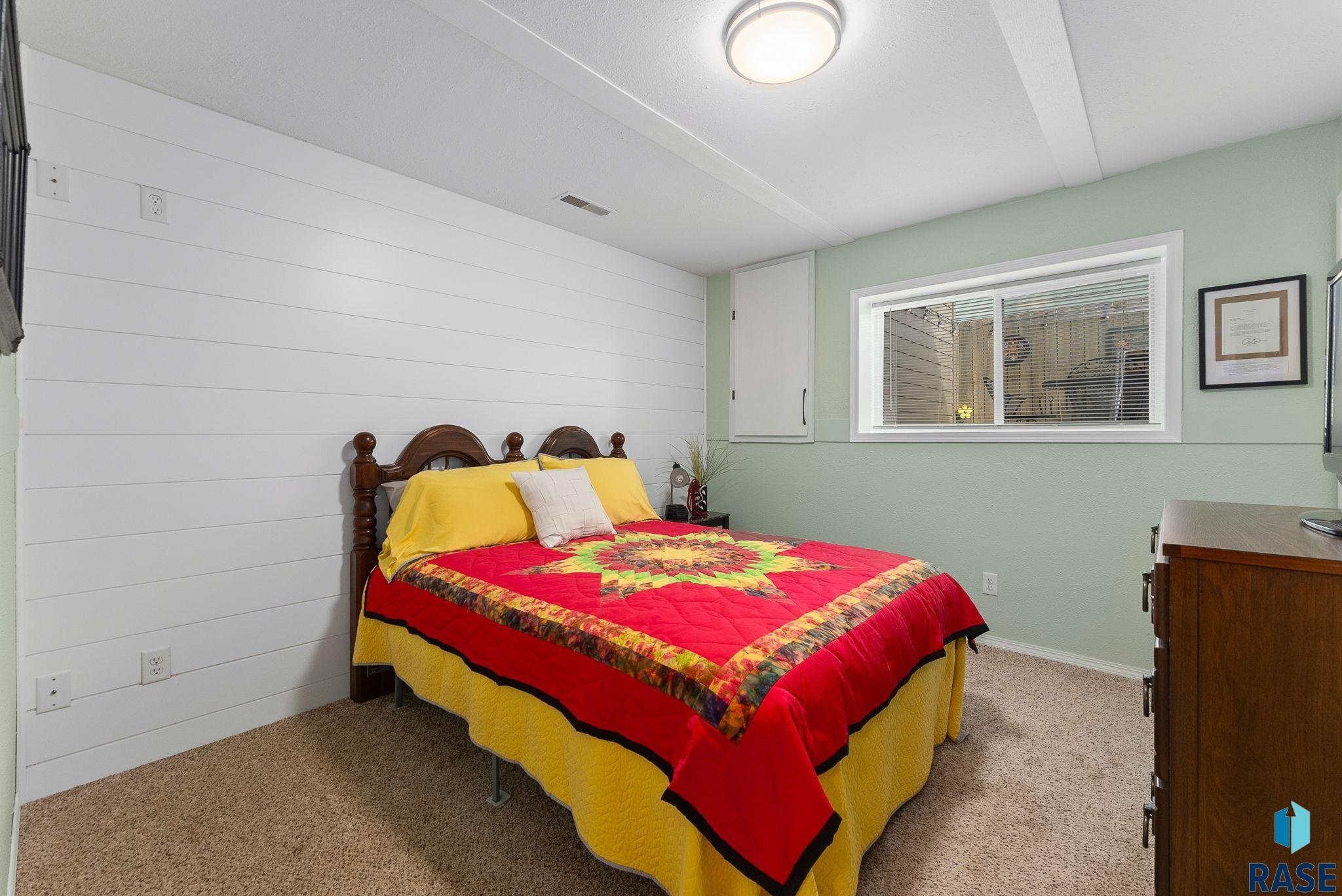 Sioux Falls, South Dakota 57107, United States, 4 Bedrooms Bedrooms, ,2 BathroomsBathrooms,Residential,Active,88942