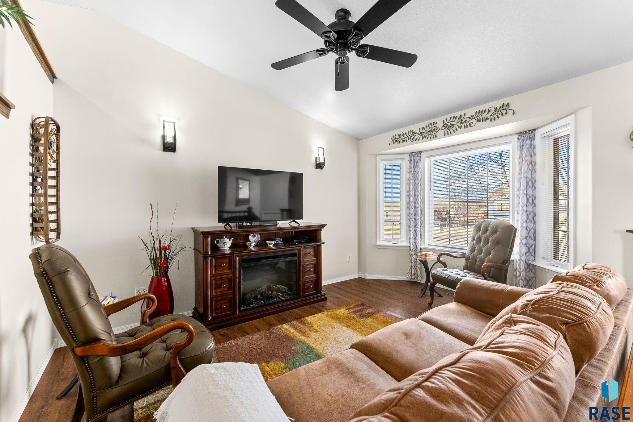 Sioux Falls, South Dakota 57107, United States, 4 Bedrooms Bedrooms, ,2 BathroomsBathrooms,Residential,Active,88942