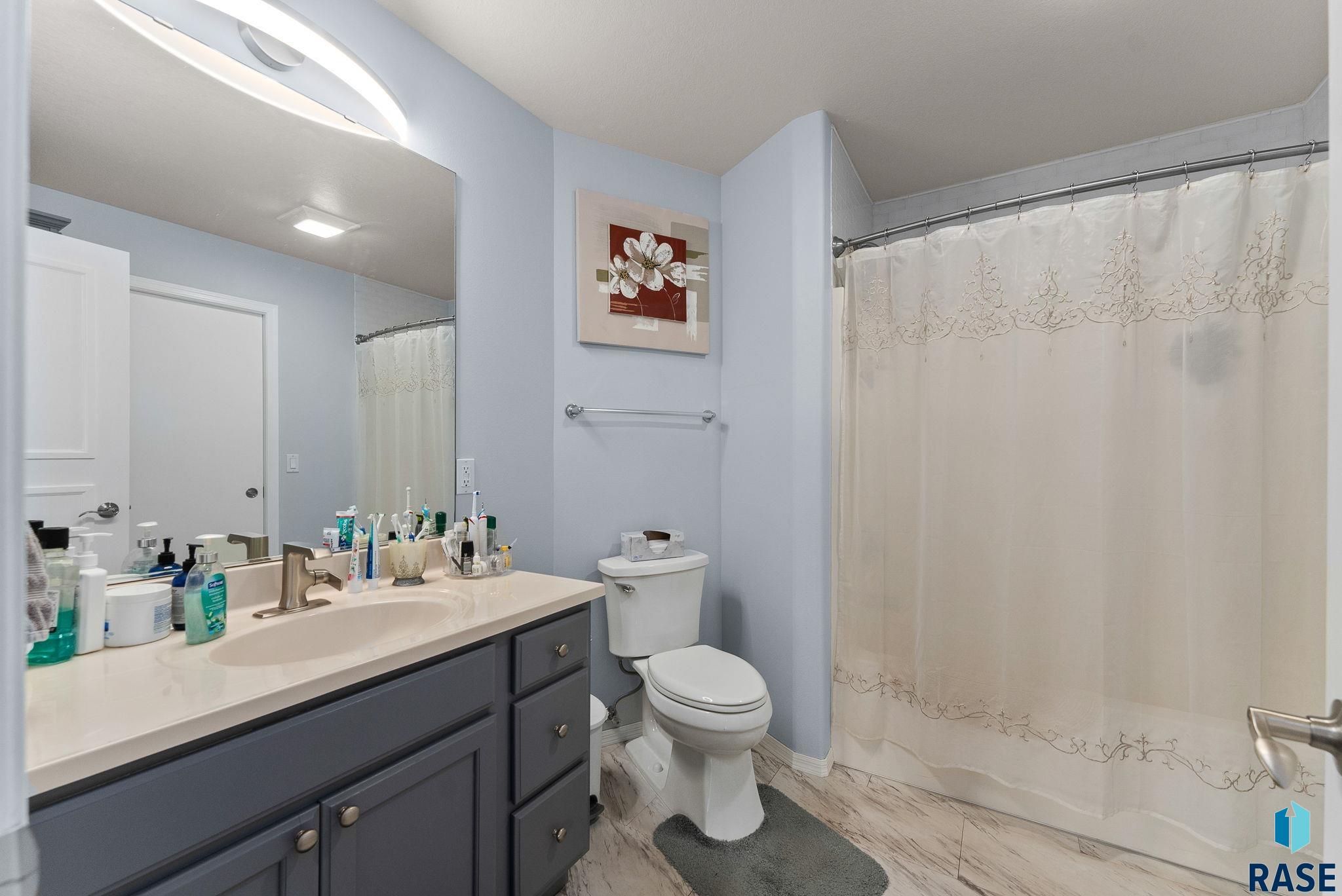 Sioux Falls, South Dakota 57107, United States, 4 Bedrooms Bedrooms, ,2 BathroomsBathrooms,Residential,Active,88942