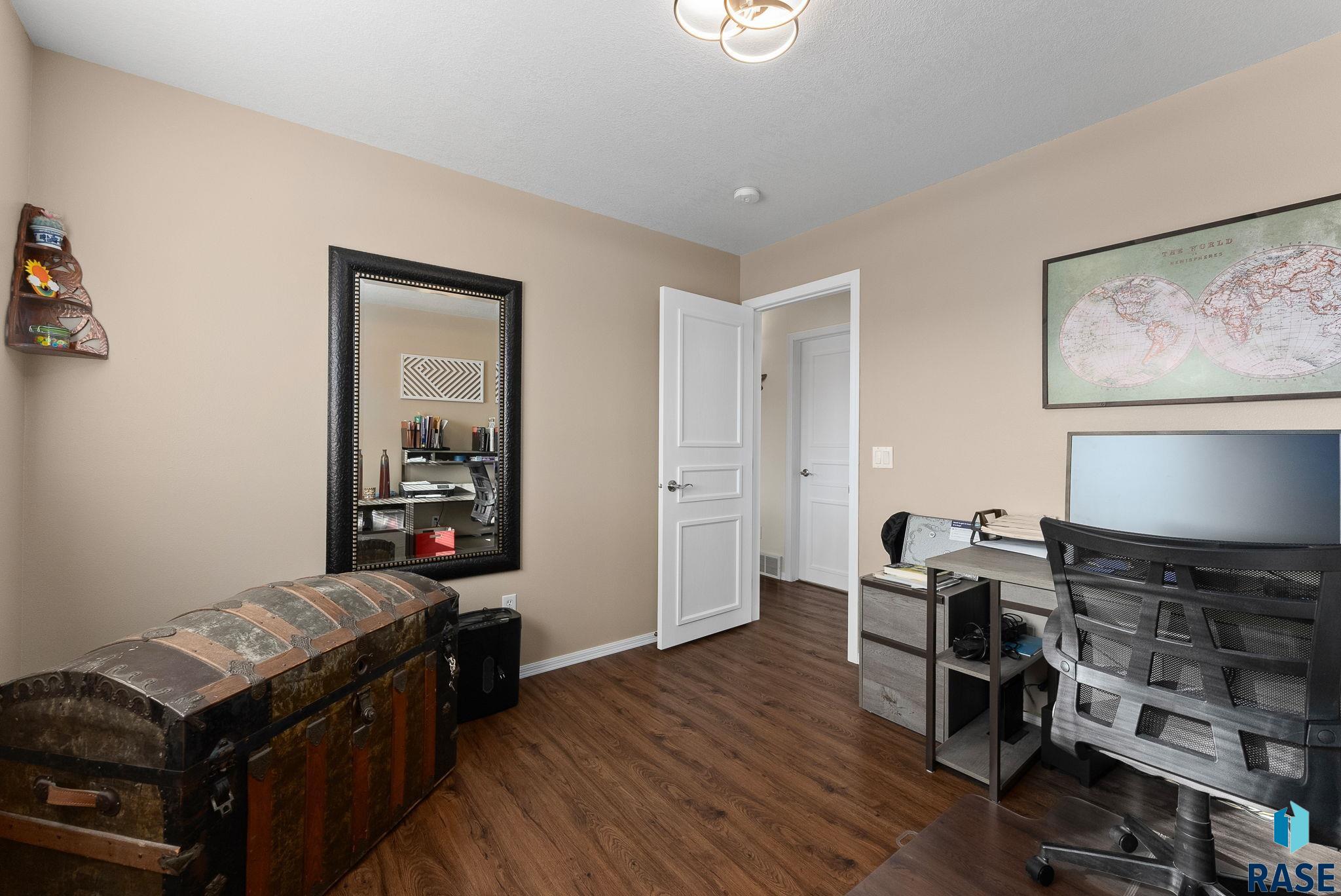 Sioux Falls, South Dakota 57107, United States, 4 Bedrooms Bedrooms, ,2 BathroomsBathrooms,Residential,Active,88942