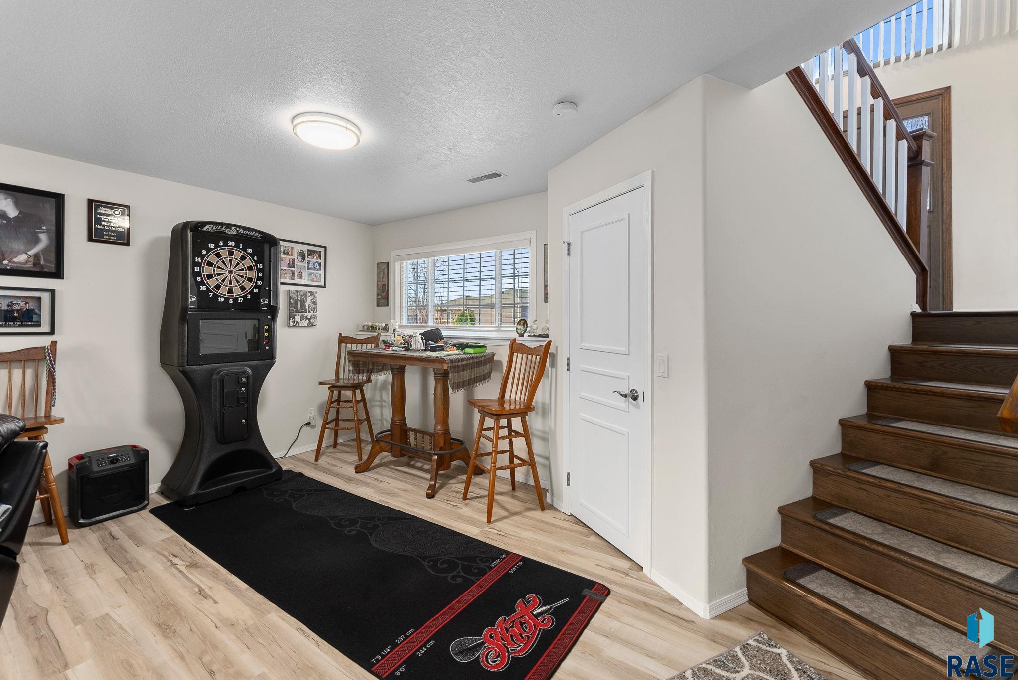 Sioux Falls, South Dakota 57107, United States, 4 Bedrooms Bedrooms, ,2 BathroomsBathrooms,Residential,Active,88942