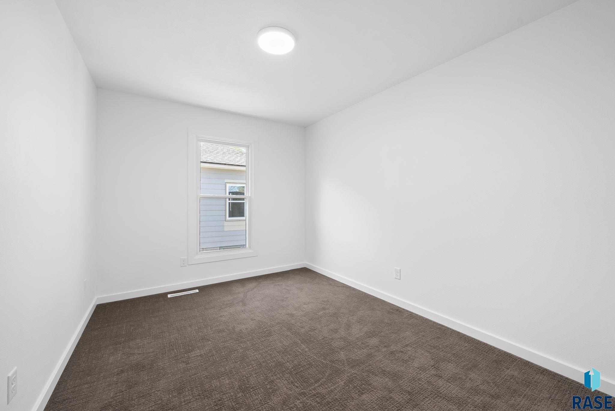 Sioux Falls, South Dakota 57104, United States, 3 Bedrooms Bedrooms, ,1 BathroomBathrooms,Residential,Contingent,124762