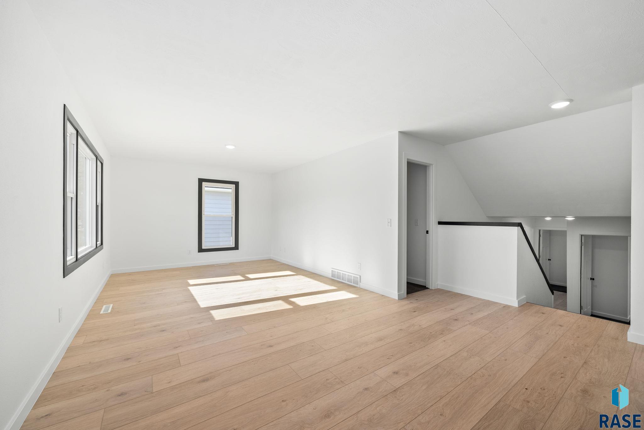 Sioux Falls, South Dakota 57104, United States, 3 Bedrooms Bedrooms, ,1 BathroomBathrooms,Residential,Contingent,124762