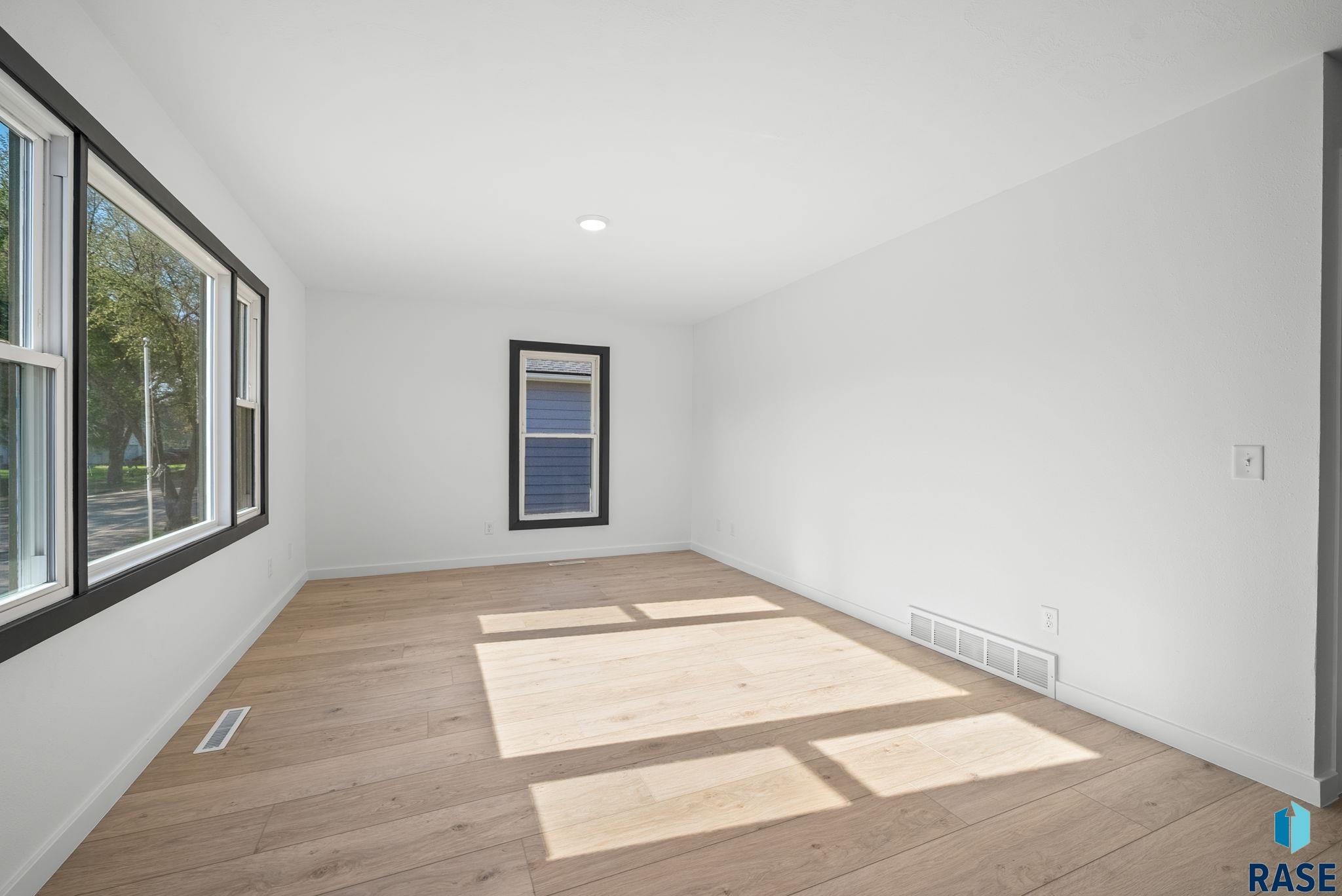 Sioux Falls, South Dakota 57104, United States, 3 Bedrooms Bedrooms, ,1 BathroomBathrooms,Residential,Contingent,124762