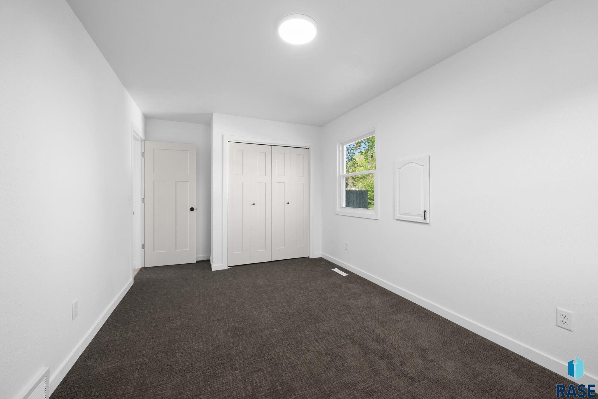 Sioux Falls, South Dakota 57104, United States, 3 Bedrooms Bedrooms, ,1 BathroomBathrooms,Residential,Contingent,124762