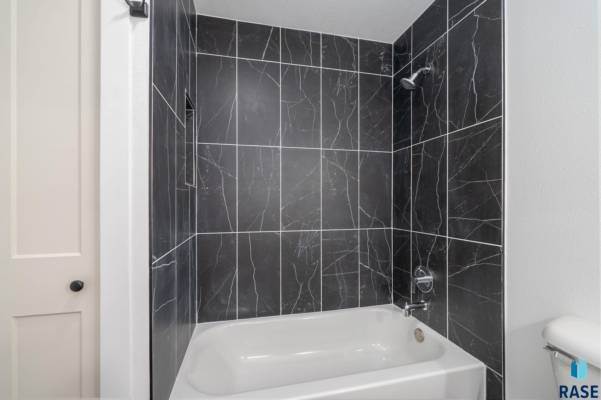 Sioux Falls, South Dakota 57104, United States, 3 Bedrooms Bedrooms, ,1 BathroomBathrooms,Residential,Contingent,124762