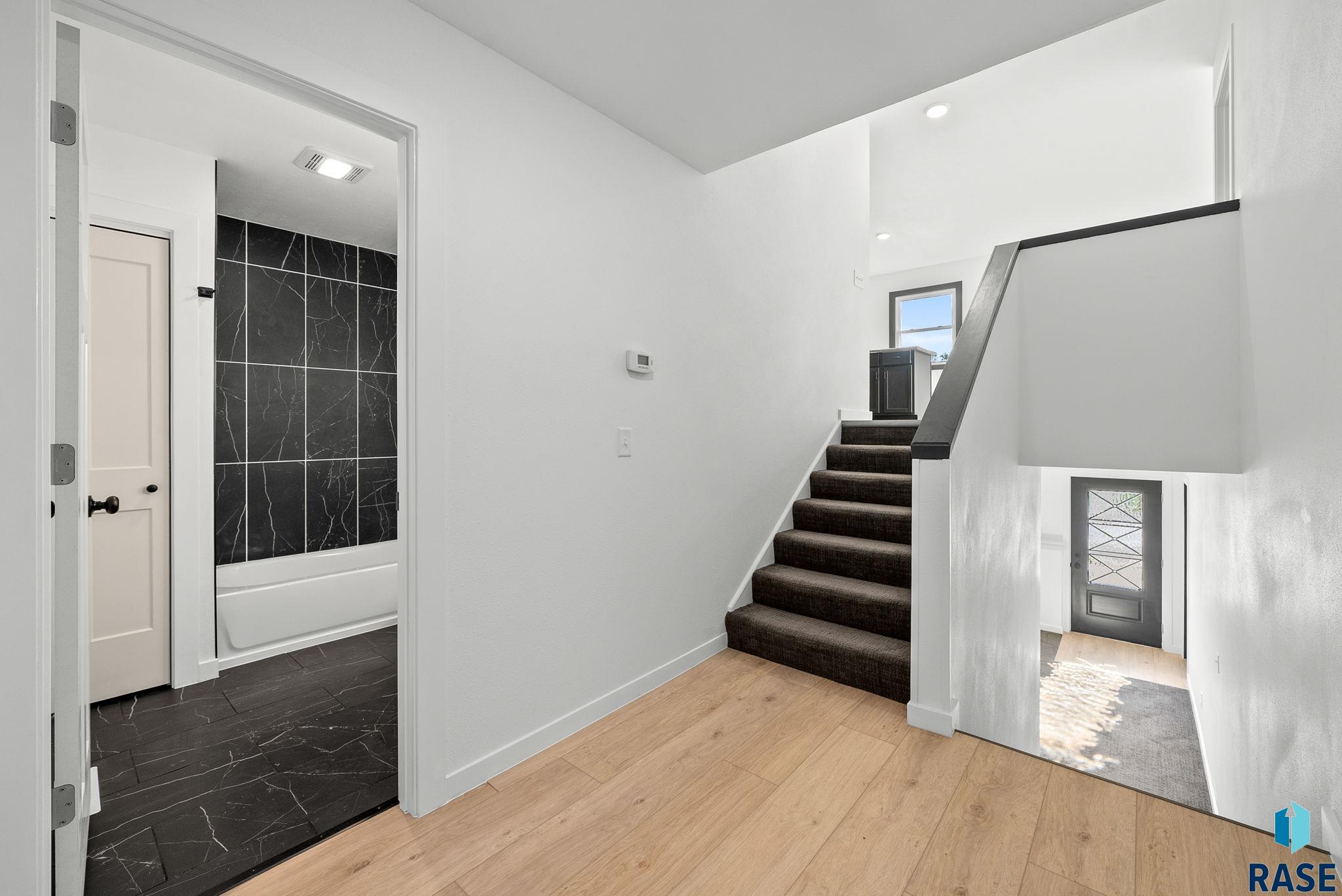 Sioux Falls, South Dakota 57104, United States, 3 Bedrooms Bedrooms, ,1 BathroomBathrooms,Residential,Contingent,124762