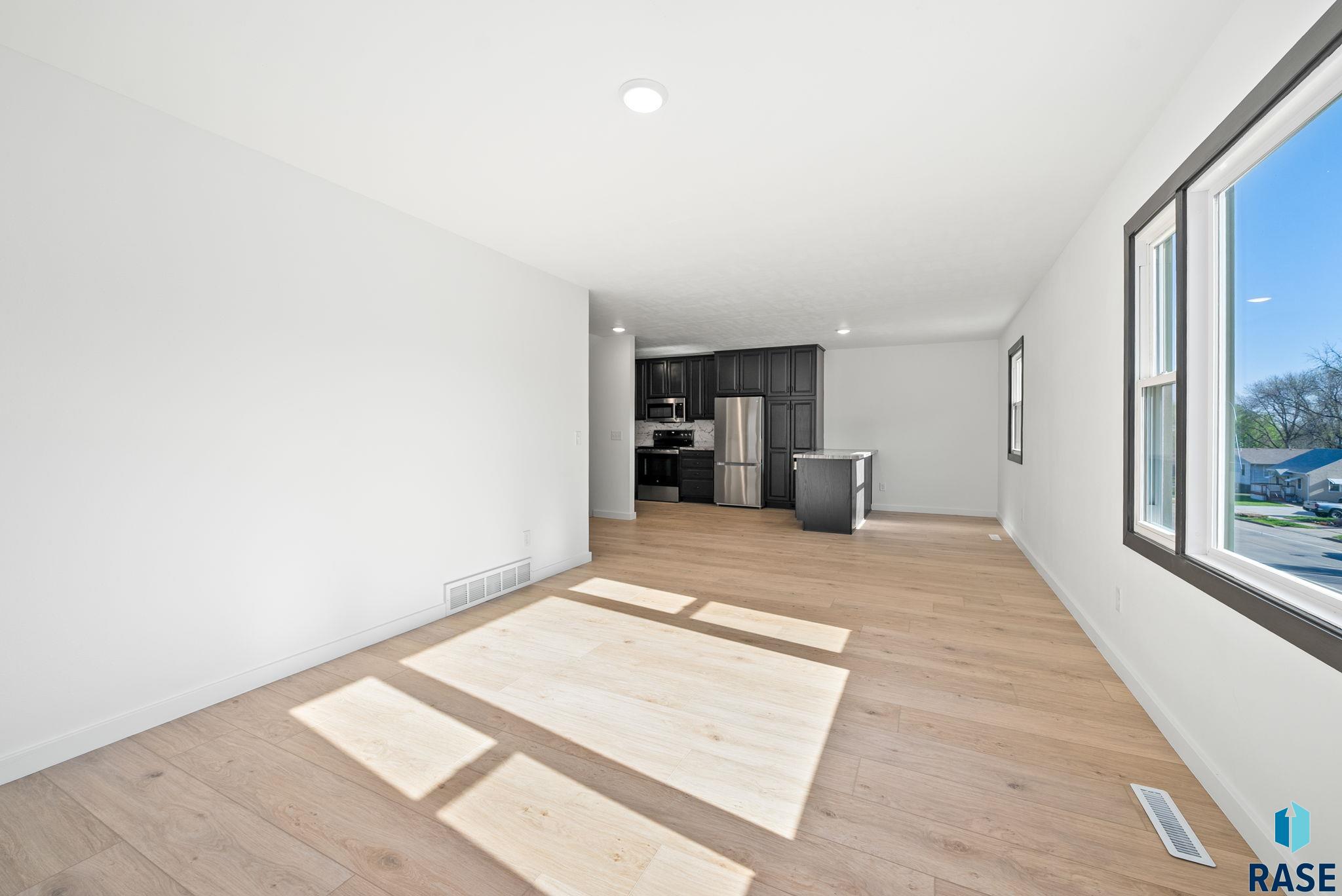 Sioux Falls, South Dakota 57104, United States, 3 Bedrooms Bedrooms, ,1 BathroomBathrooms,Residential,Contingent,124762