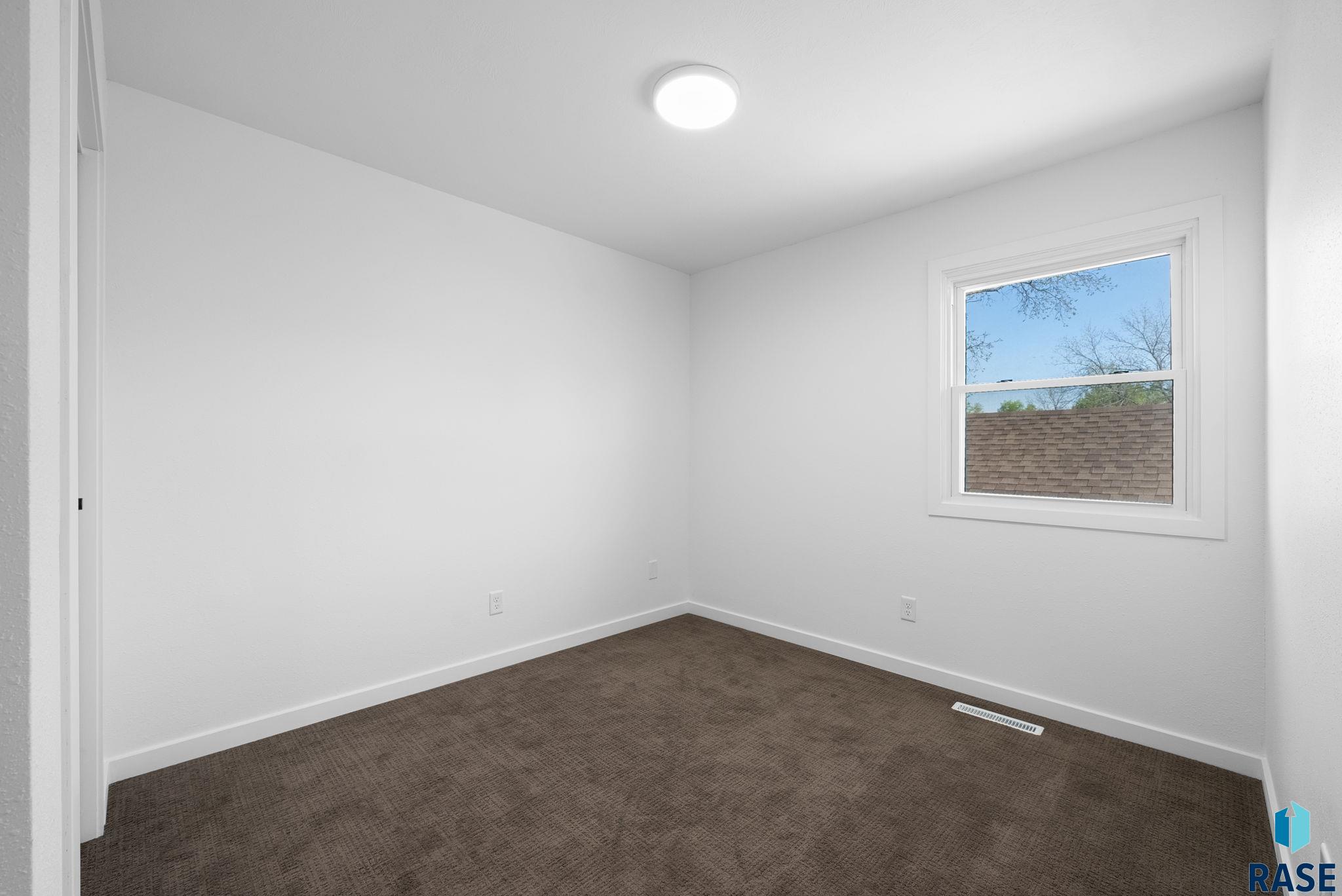 Sioux Falls, South Dakota 57104, United States, 3 Bedrooms Bedrooms, ,1 BathroomBathrooms,Residential,Contingent,124762