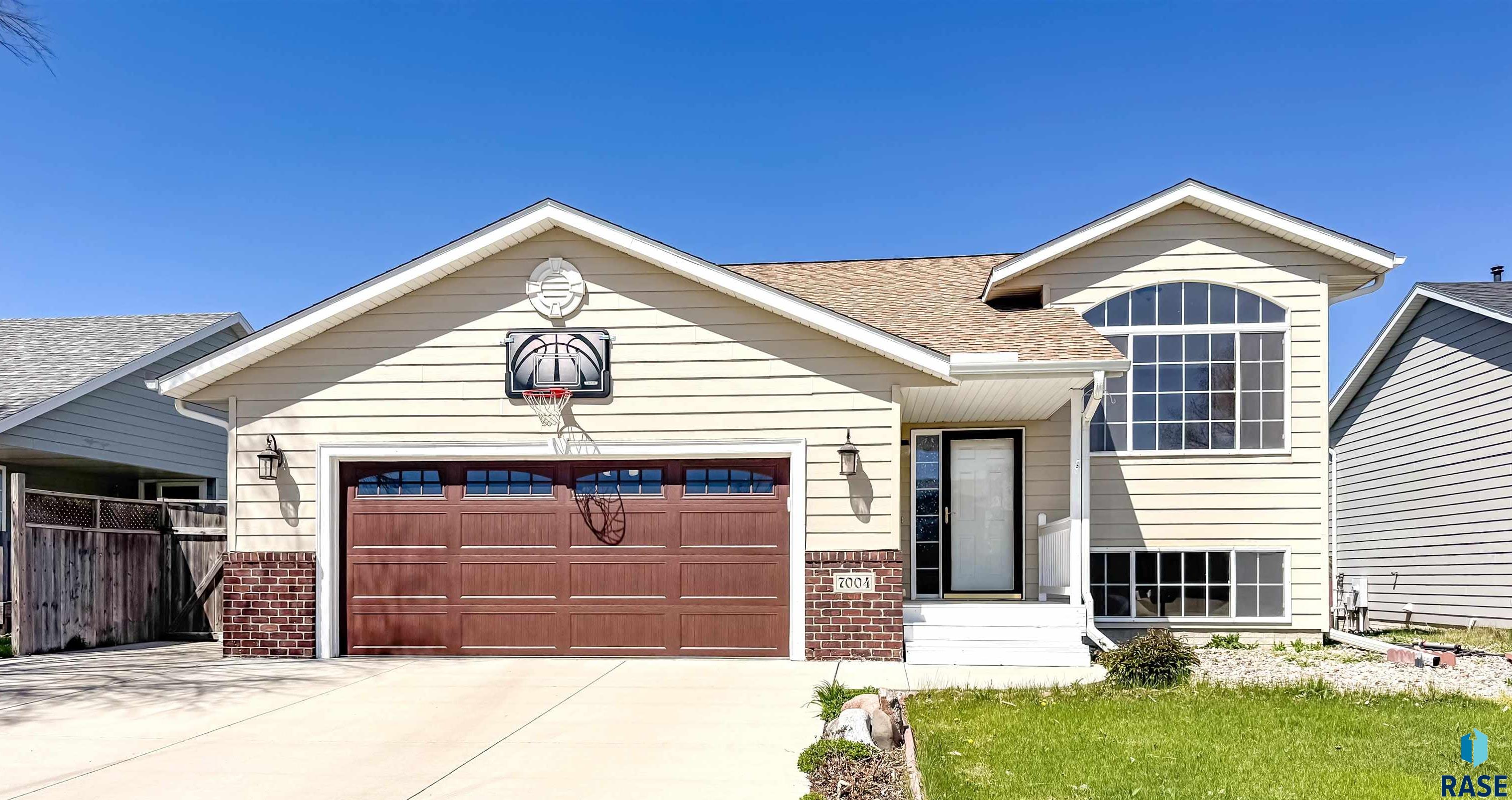 7004 W 50th St Street, Sioux Falls, New Jersey image 1