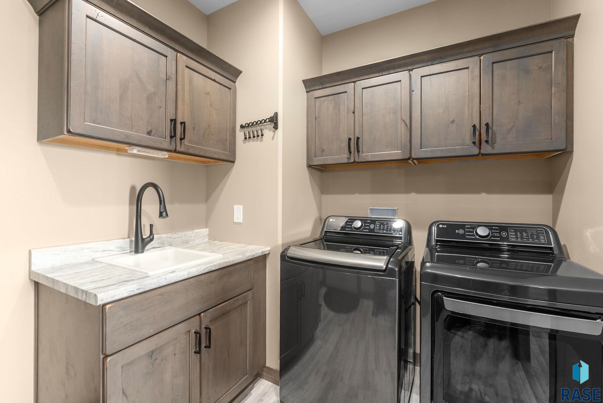 Sioux Falls, South Dakota 57108, United States, 5 Bedrooms Bedrooms, ,3 BathroomsBathrooms,Residential,Active,218779