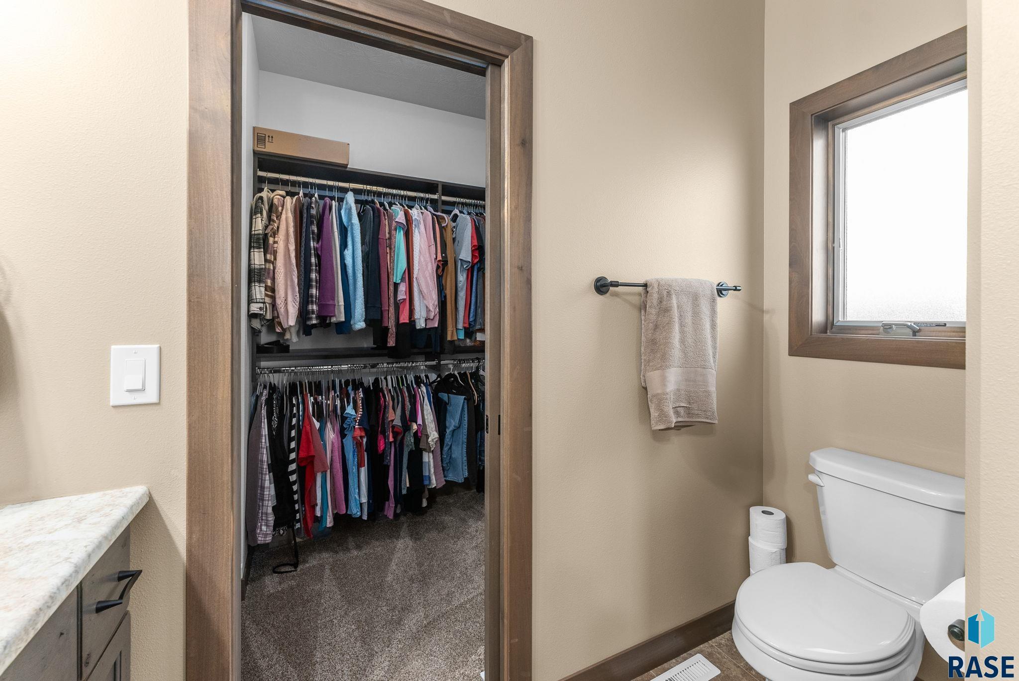 Sioux Falls, South Dakota 57108, United States, 5 Bedrooms Bedrooms, ,3 BathroomsBathrooms,Residential,Active,218779