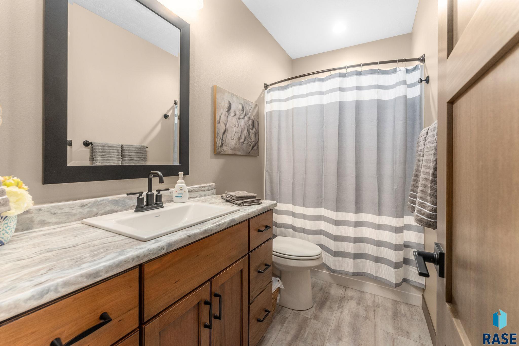 Sioux Falls, South Dakota 57108, United States, 5 Bedrooms Bedrooms, ,3 BathroomsBathrooms,Residential,Active,218779