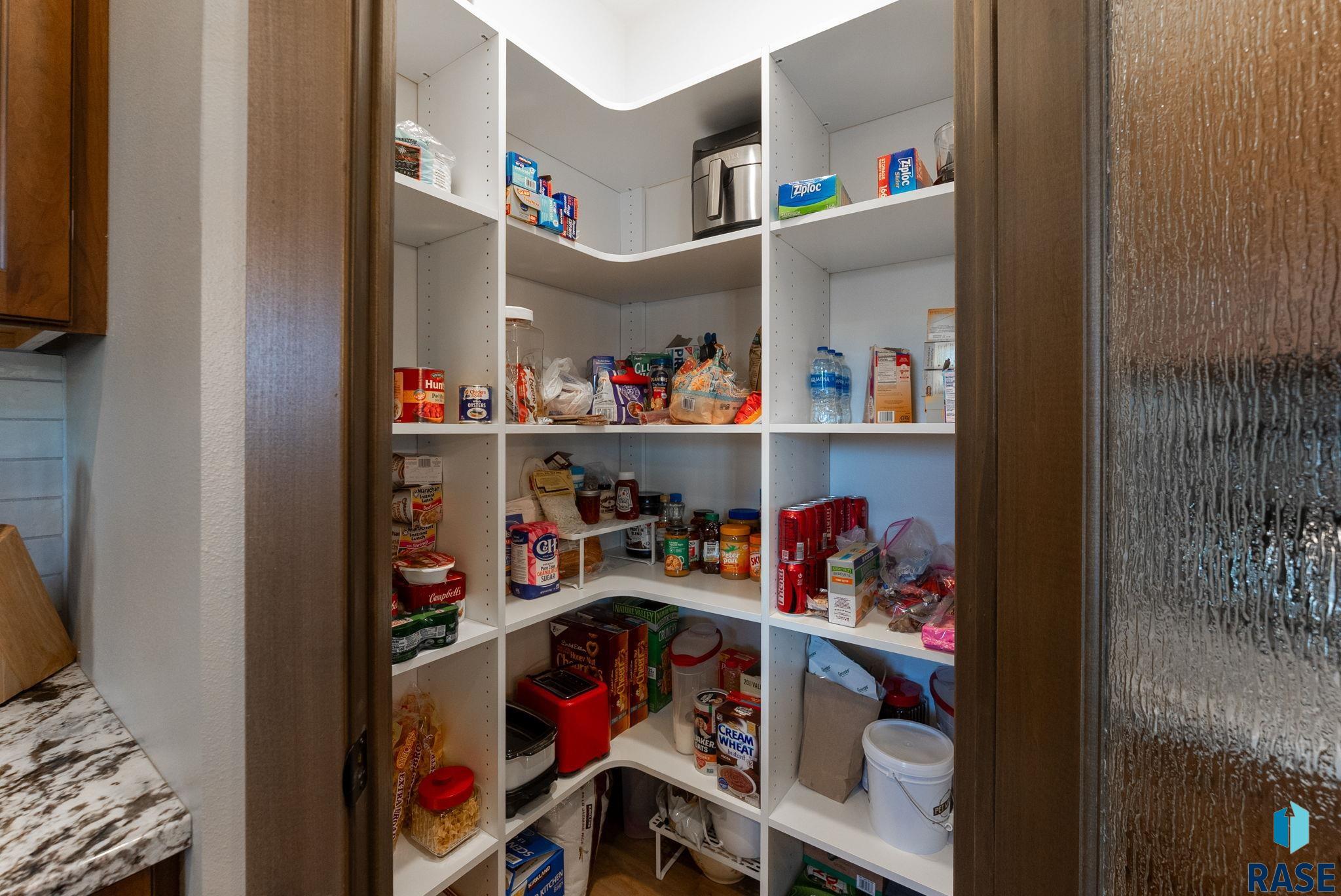 Sioux Falls, South Dakota 57108, United States, 5 Bedrooms Bedrooms, ,3 BathroomsBathrooms,Residential,Active,218779