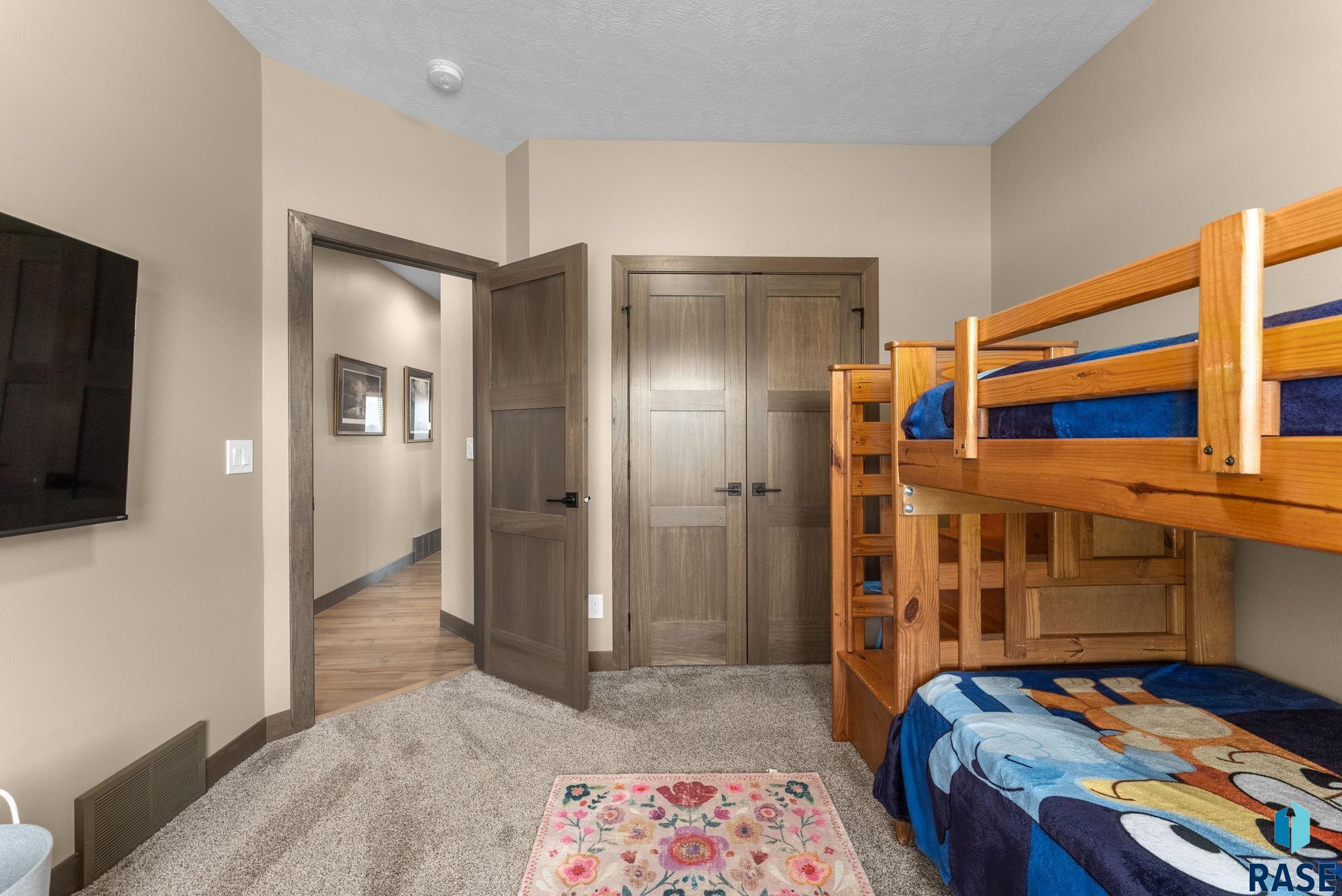 Sioux Falls, South Dakota 57108, United States, 5 Bedrooms Bedrooms, ,3 BathroomsBathrooms,Residential,Active,218779