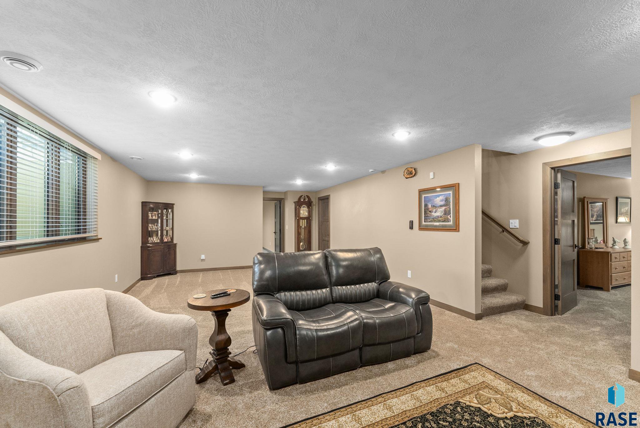 Sioux Falls, South Dakota 57108, United States, 5 Bedrooms Bedrooms, ,3 BathroomsBathrooms,Residential,Active,218779