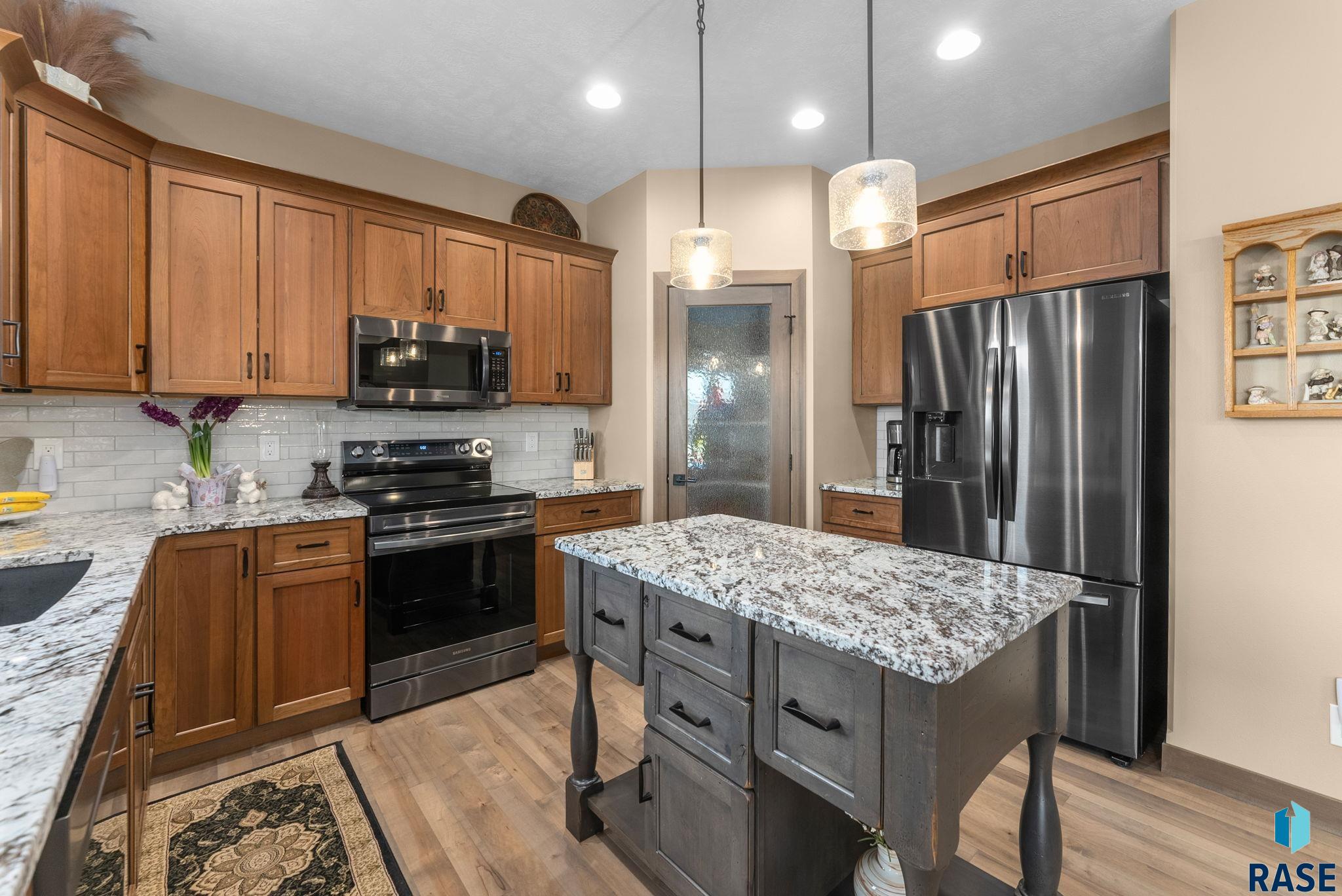 Sioux Falls, South Dakota 57108, United States, 5 Bedrooms Bedrooms, ,3 BathroomsBathrooms,Residential,Active,218779