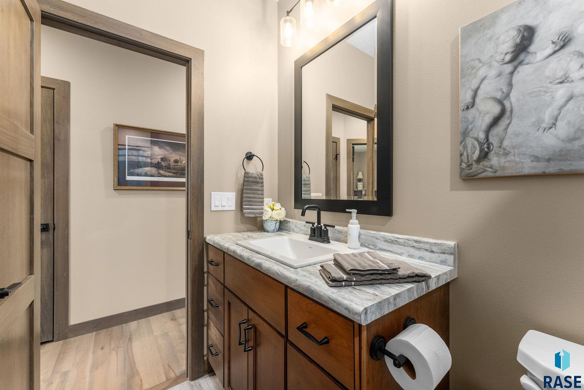 Sioux Falls, South Dakota 57108, United States, 5 Bedrooms Bedrooms, ,3 BathroomsBathrooms,Residential,Active,218779