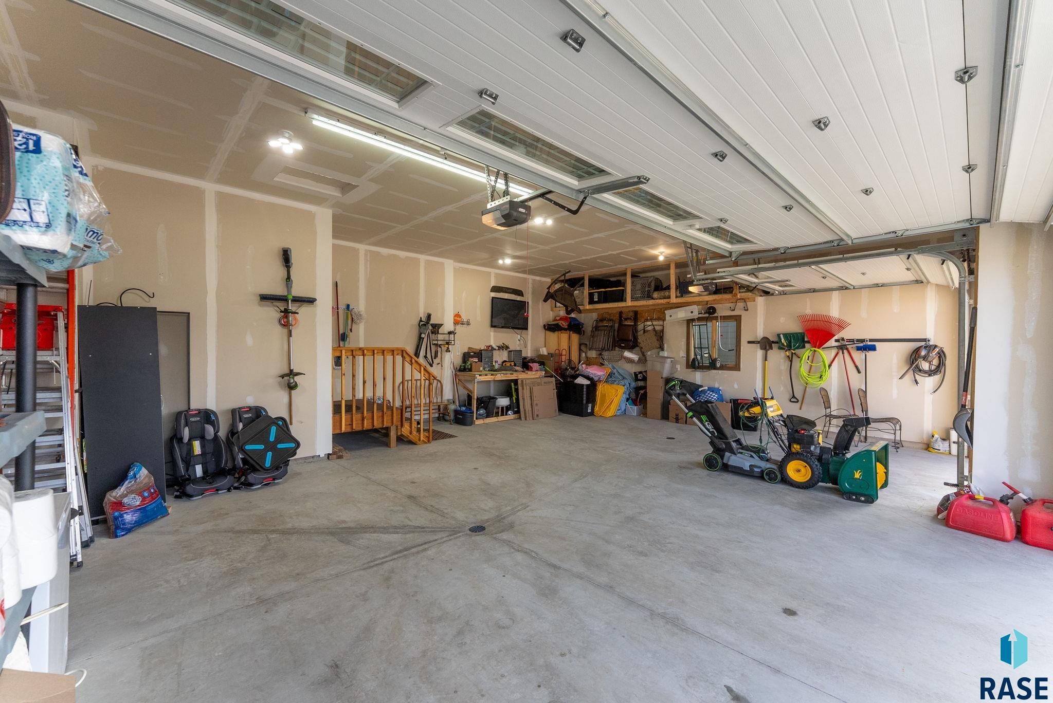 Sioux Falls, South Dakota 57108, United States, 5 Bedrooms Bedrooms, ,3 BathroomsBathrooms,Residential,Active,218779