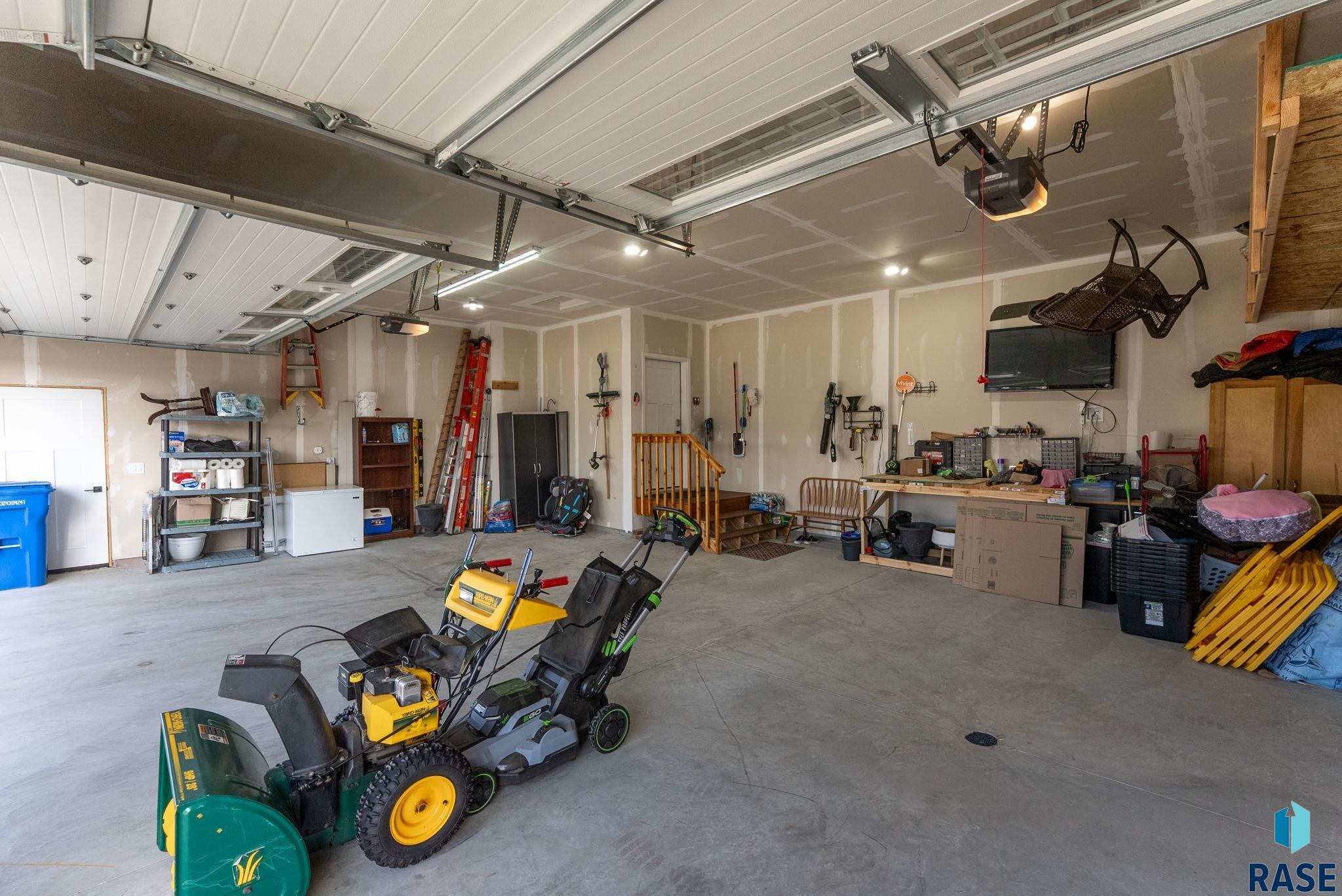 Sioux Falls, South Dakota 57108, United States, 5 Bedrooms Bedrooms, ,3 BathroomsBathrooms,Residential,Active,218779