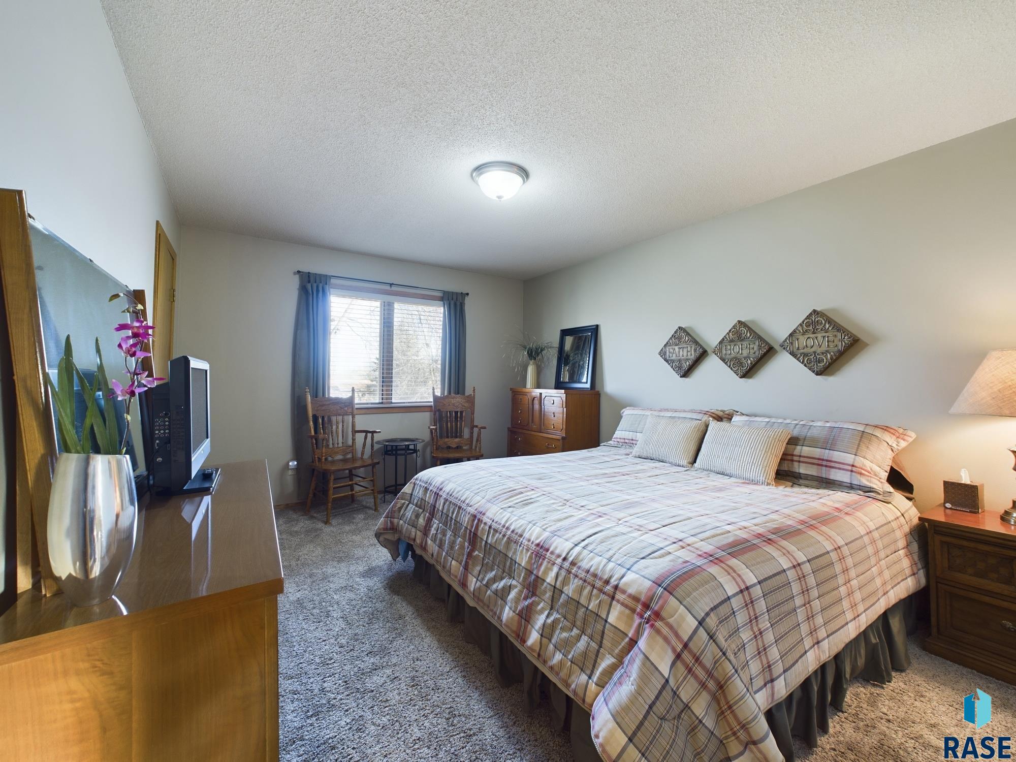 2904 E 52nd St Street, Sioux Falls, New Jersey image 22