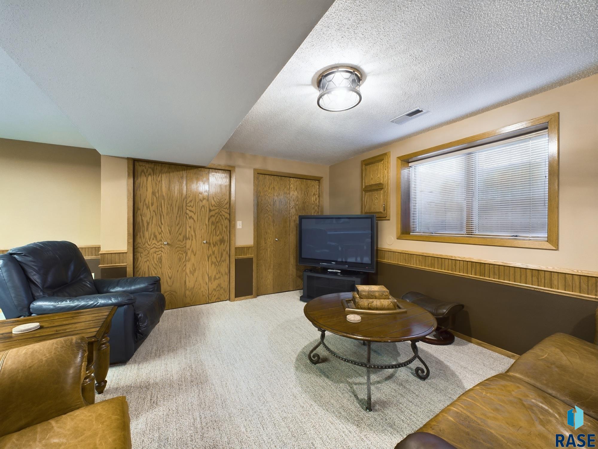 2904 E 52nd St Street, Sioux Falls, New Jersey image 32