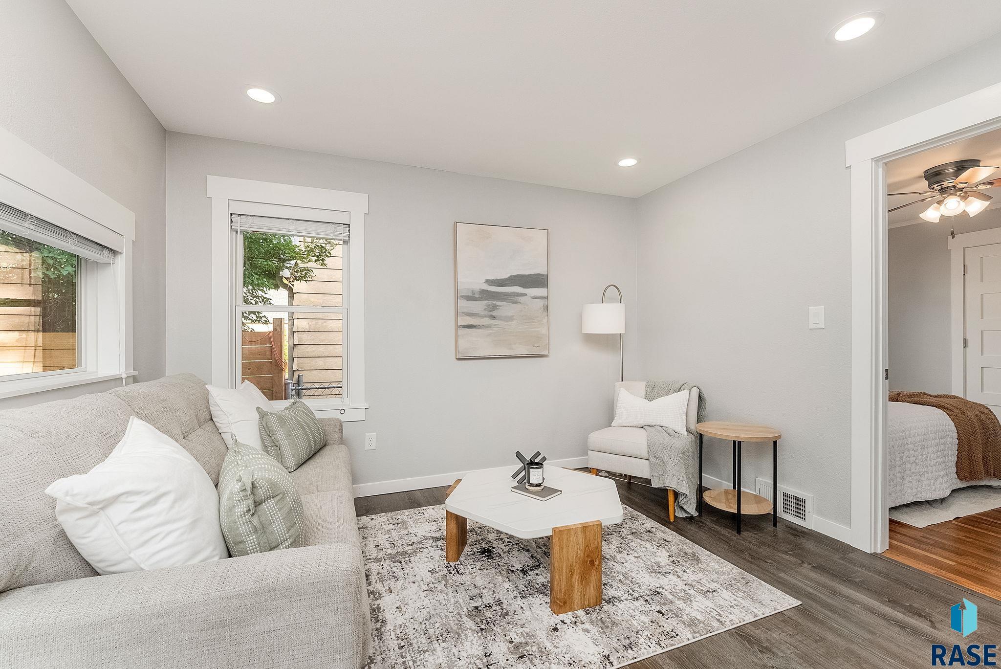 Sioux Falls, South Dakota 57105, United States, 3 Bedrooms Bedrooms, ,2 BathroomsBathrooms,Residential,Pending,153260