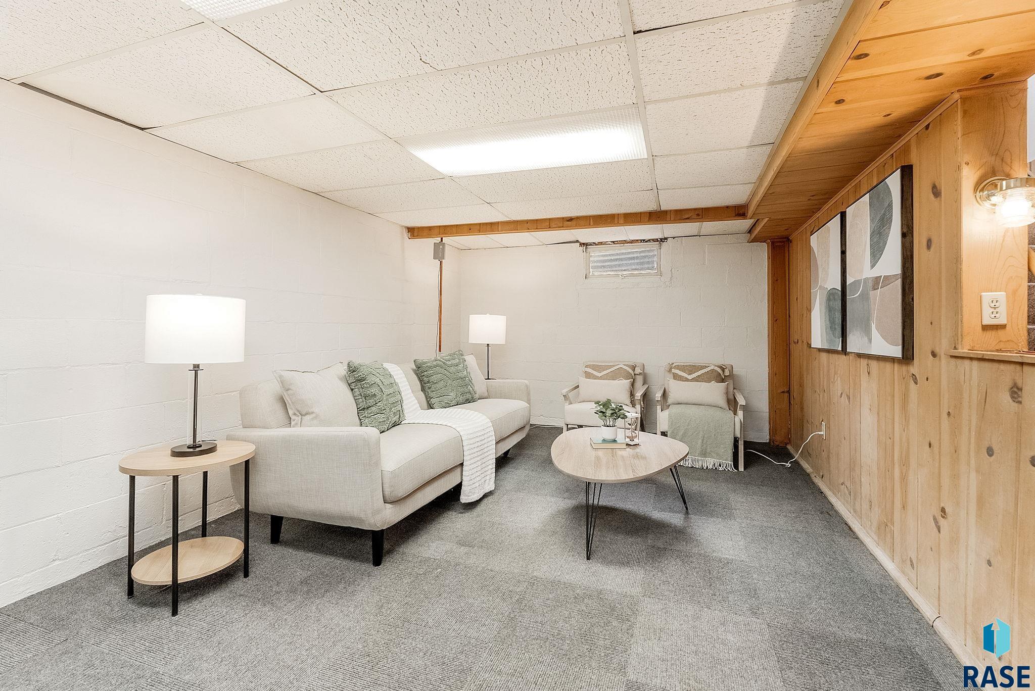 Sioux Falls, South Dakota 57105, United States, 3 Bedrooms Bedrooms, ,2 BathroomsBathrooms,Residential,Pending,153260