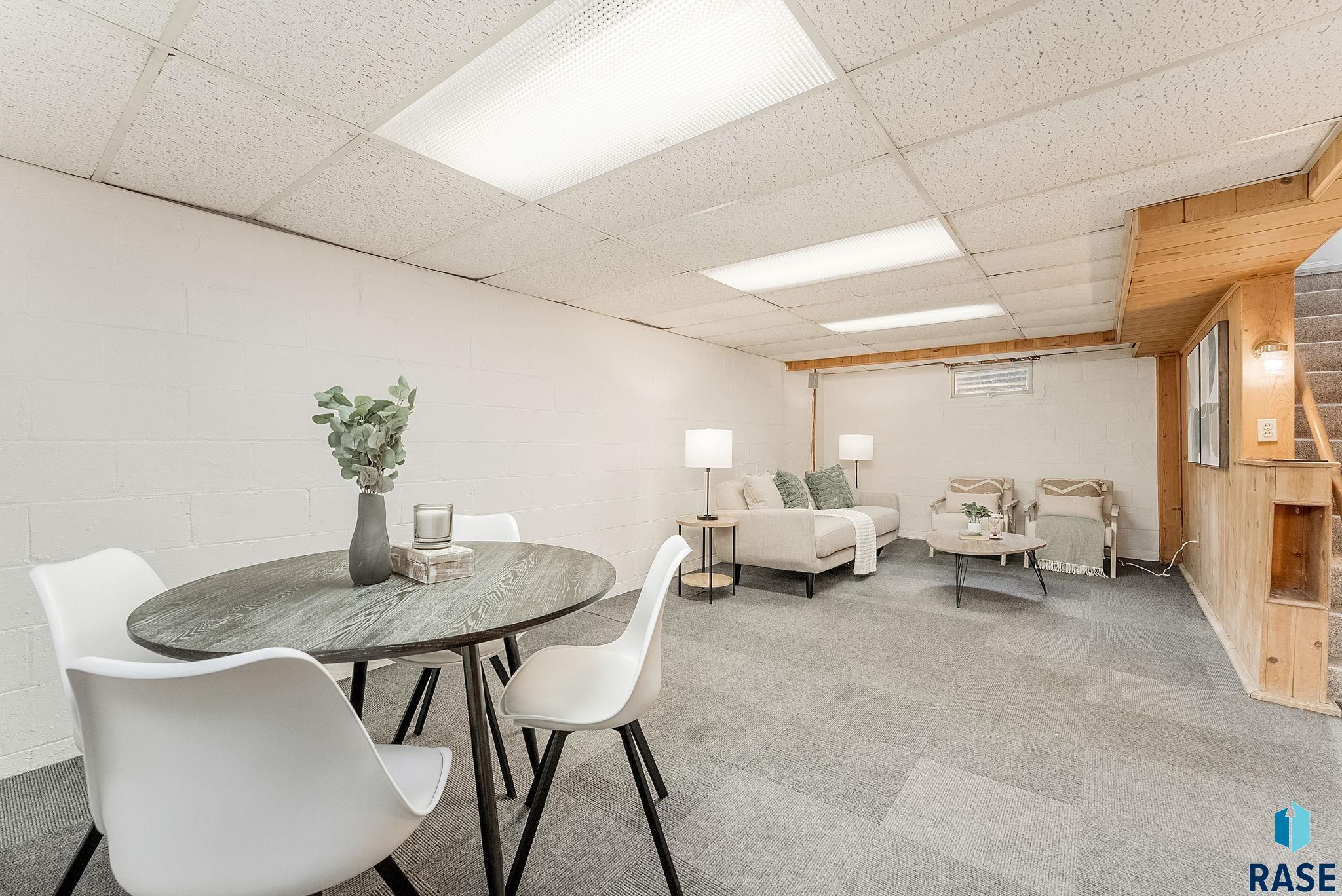 Sioux Falls, South Dakota 57105, United States, 3 Bedrooms Bedrooms, ,2 BathroomsBathrooms,Residential,Pending,153260