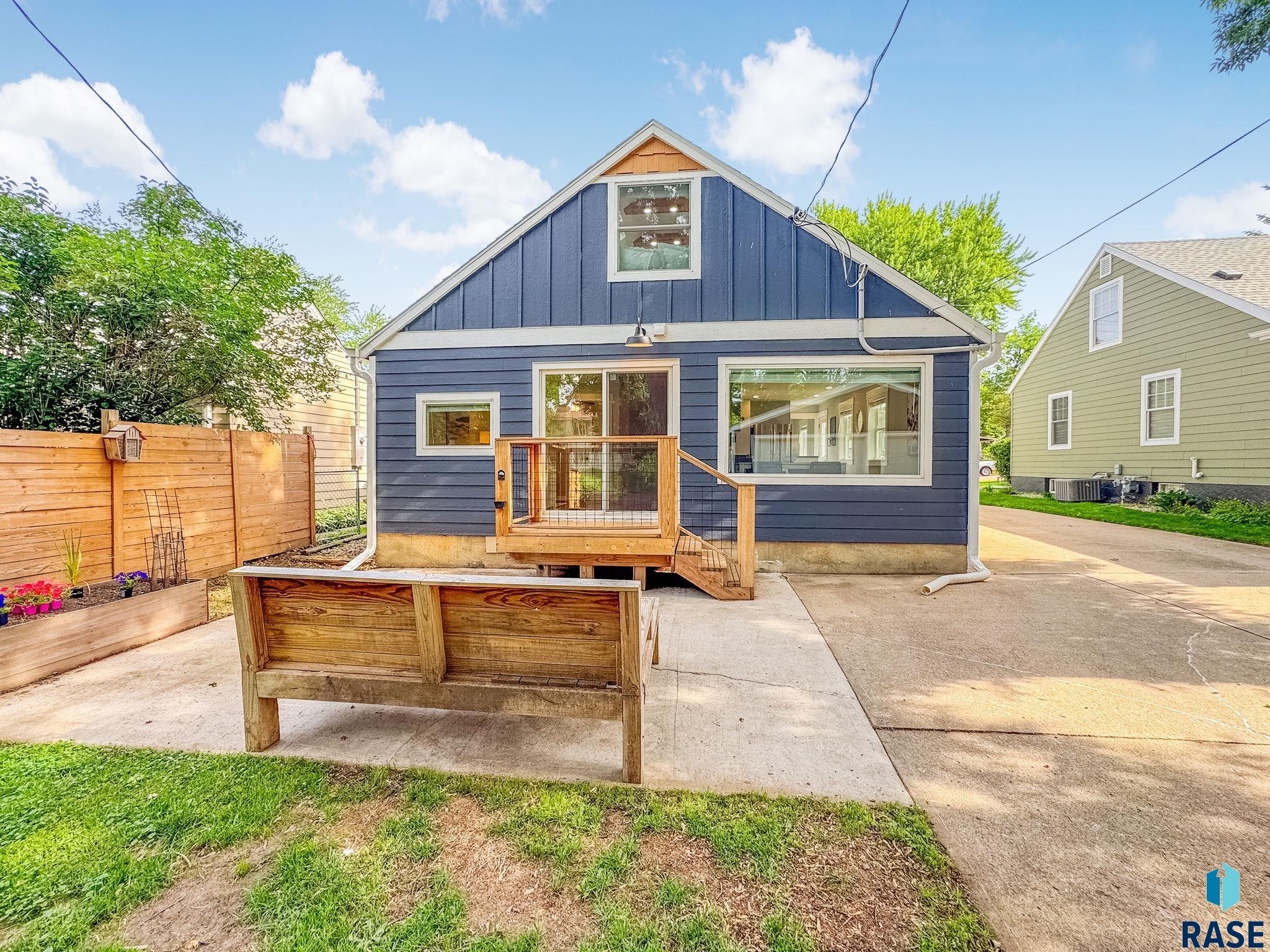 Sioux Falls, South Dakota 57105, United States, 3 Bedrooms Bedrooms, ,2 BathroomsBathrooms,Residential,Pending,153260