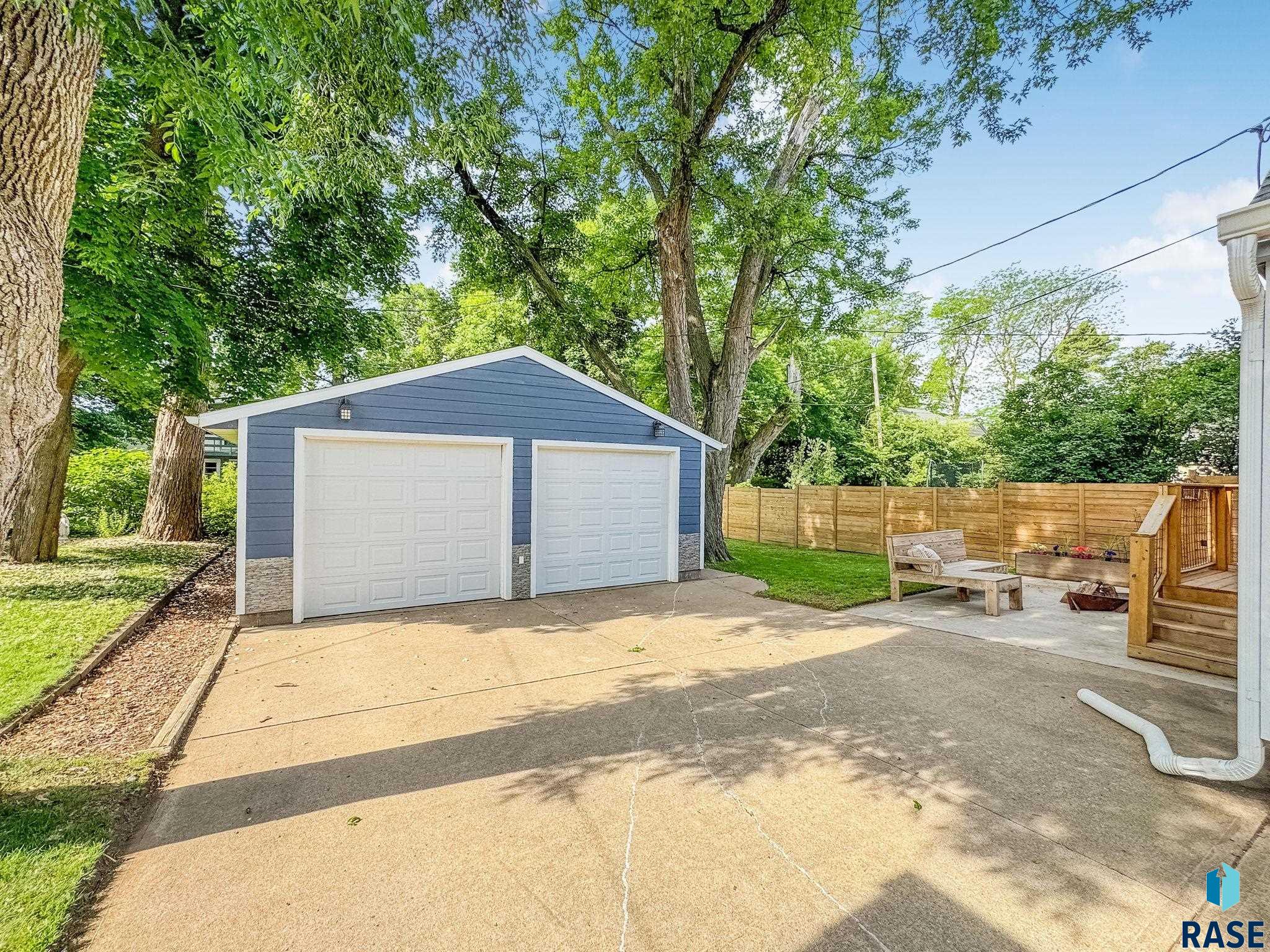 Sioux Falls, South Dakota 57105, United States, 3 Bedrooms Bedrooms, ,2 BathroomsBathrooms,Residential,Pending,153260