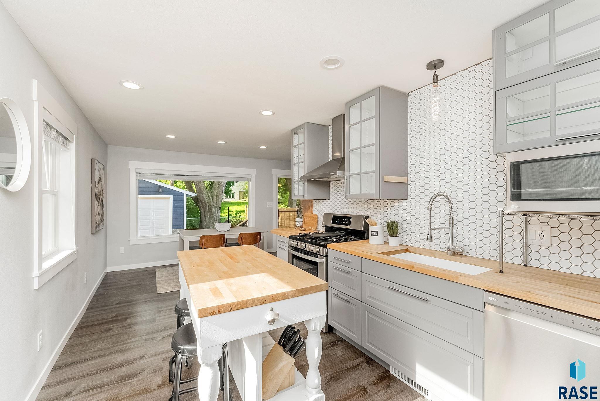 Sioux Falls, South Dakota 57105, United States, 3 Bedrooms Bedrooms, ,2 BathroomsBathrooms,Residential,Pending,153260