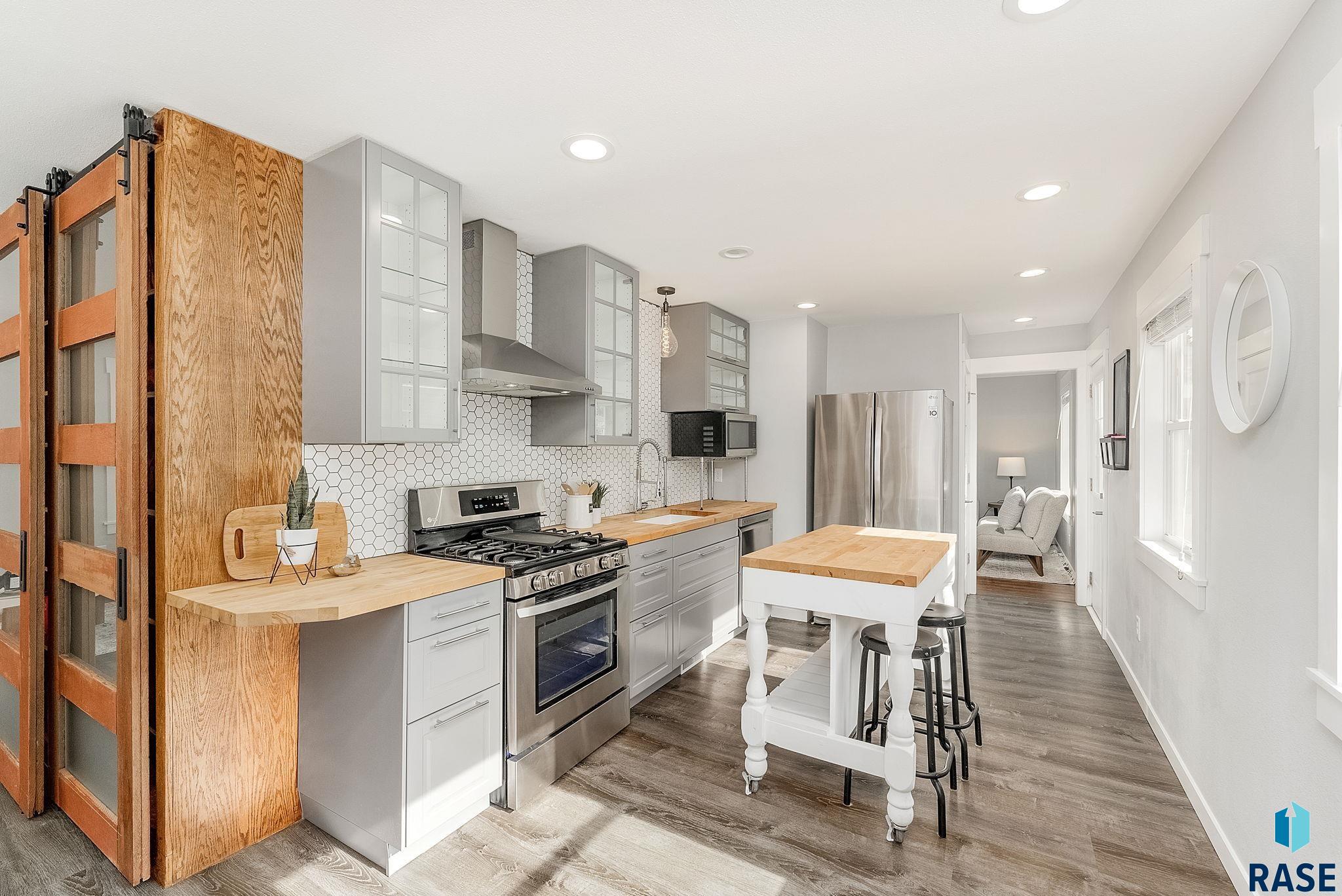 Sioux Falls, South Dakota 57105, United States, 3 Bedrooms Bedrooms, ,2 BathroomsBathrooms,Residential,Pending,153260