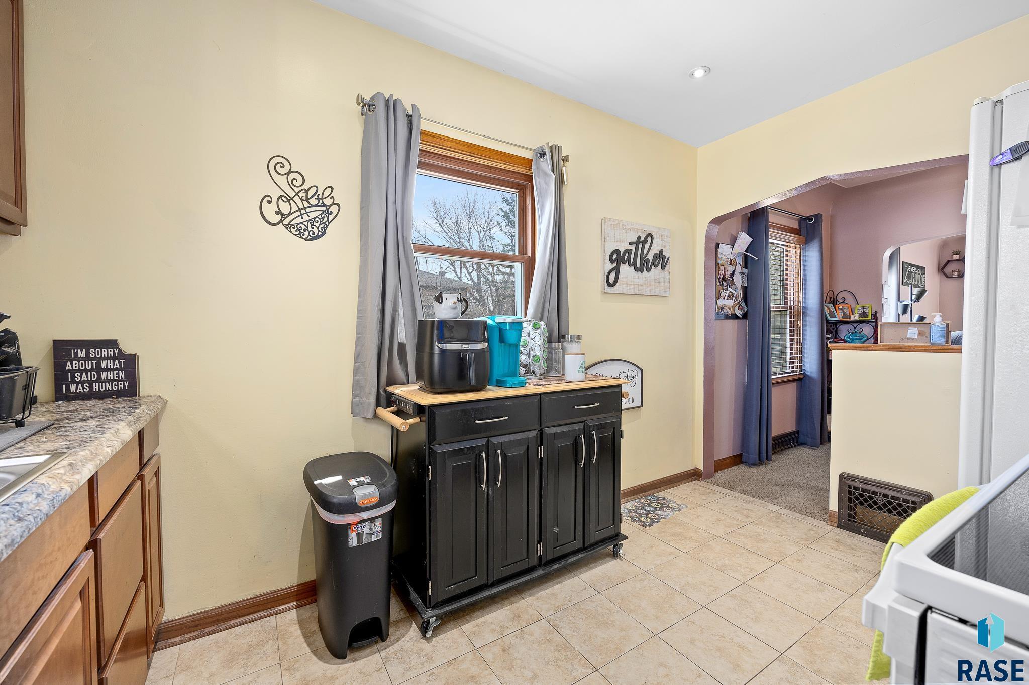 Sioux Falls, South Dakota 57104, United States, 3 Bedrooms Bedrooms, ,2 BathroomsBathrooms,Residential,Contingent,77265