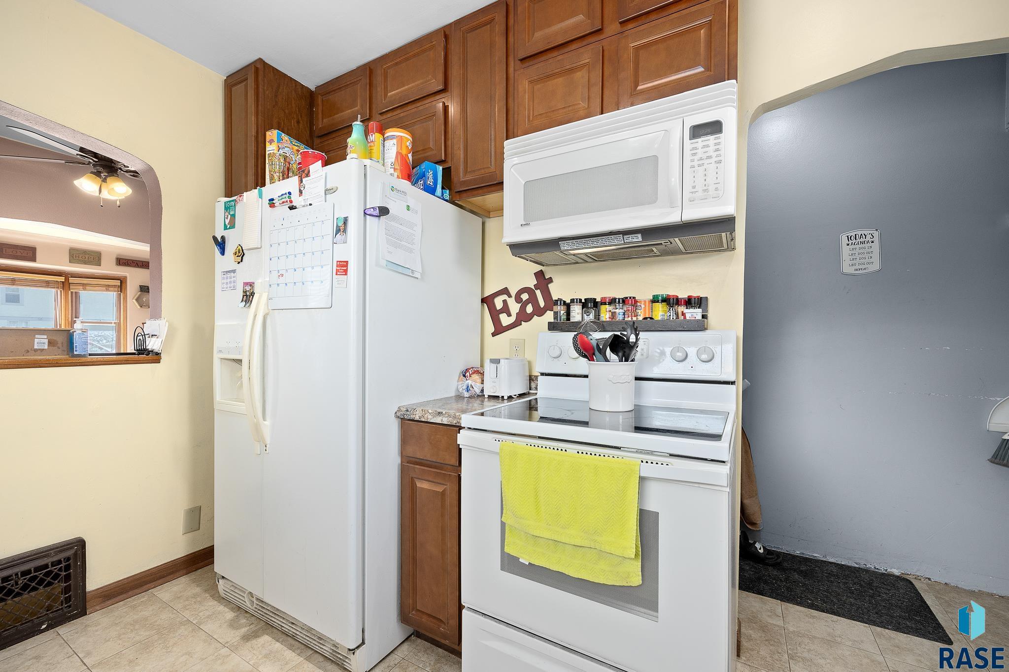 Sioux Falls, South Dakota 57104, United States, 3 Bedrooms Bedrooms, ,2 BathroomsBathrooms,Residential,Contingent,77265