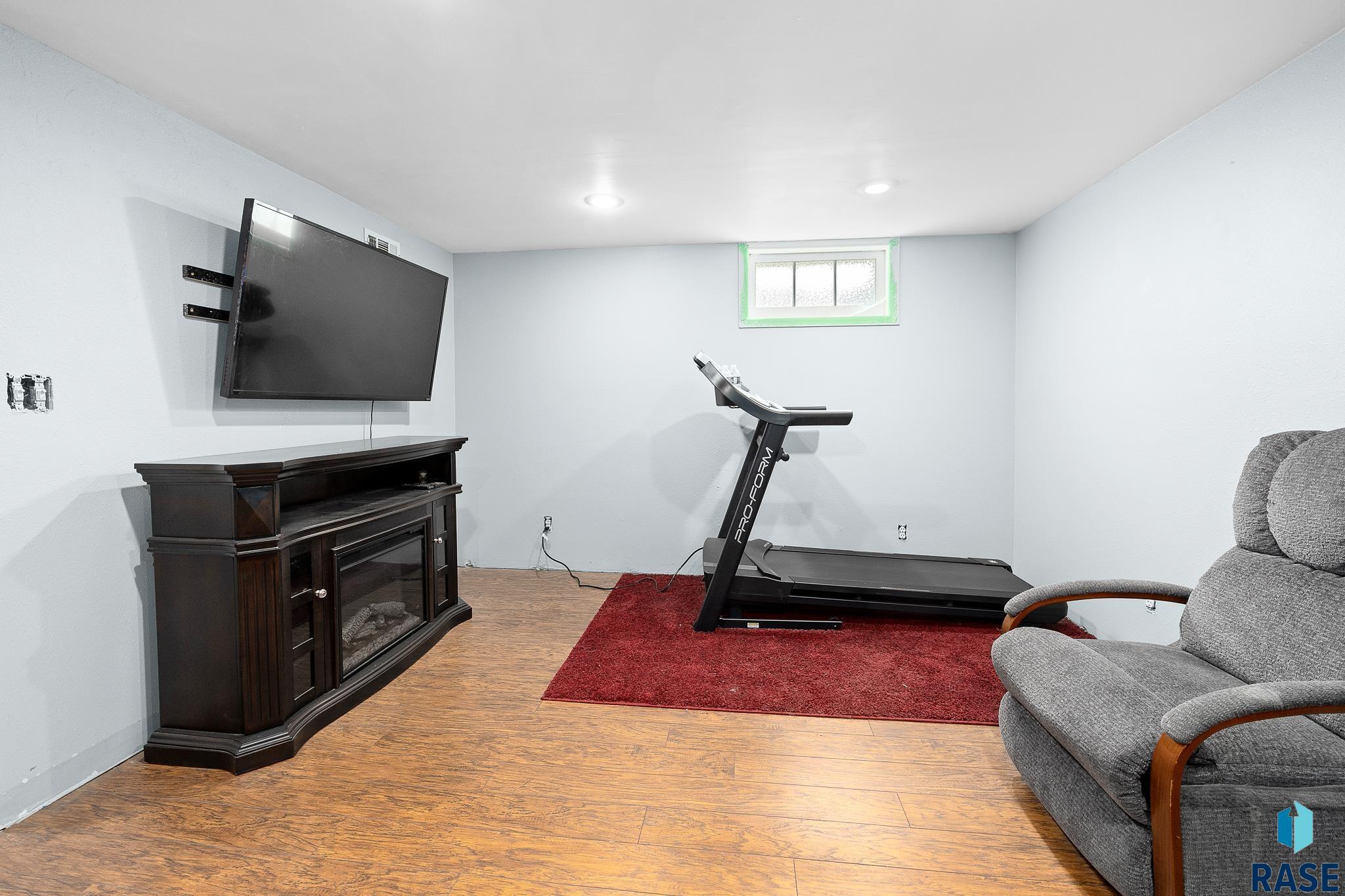 Sioux Falls, South Dakota 57104, United States, 3 Bedrooms Bedrooms, ,2 BathroomsBathrooms,Residential,Contingent,77265