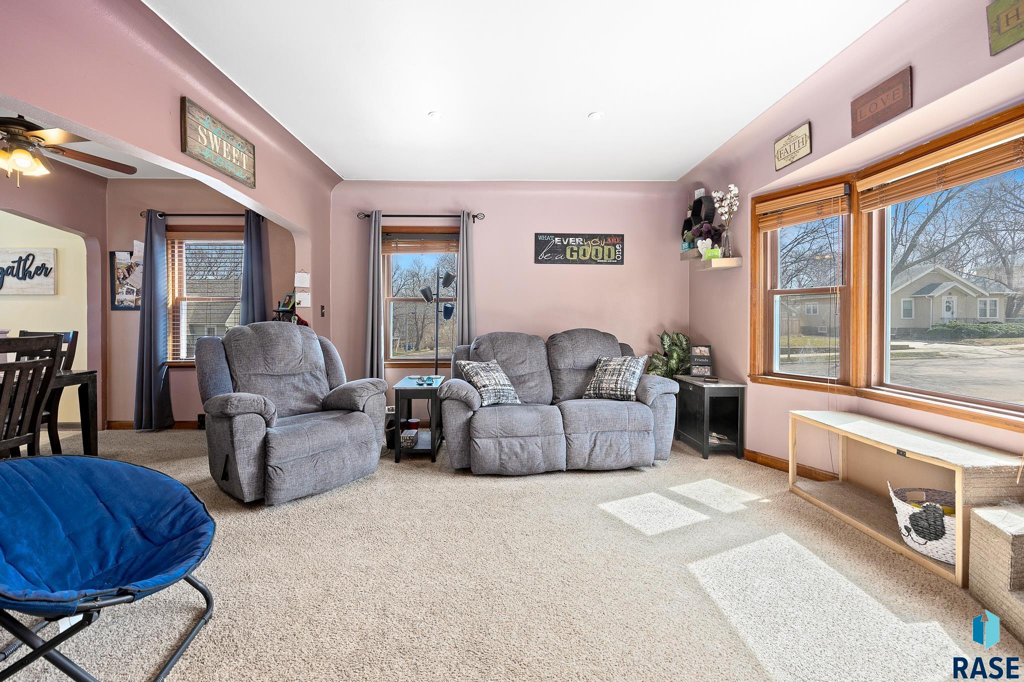 Sioux Falls, South Dakota 57104, United States, 3 Bedrooms Bedrooms, ,2 BathroomsBathrooms,Residential,Contingent,77265