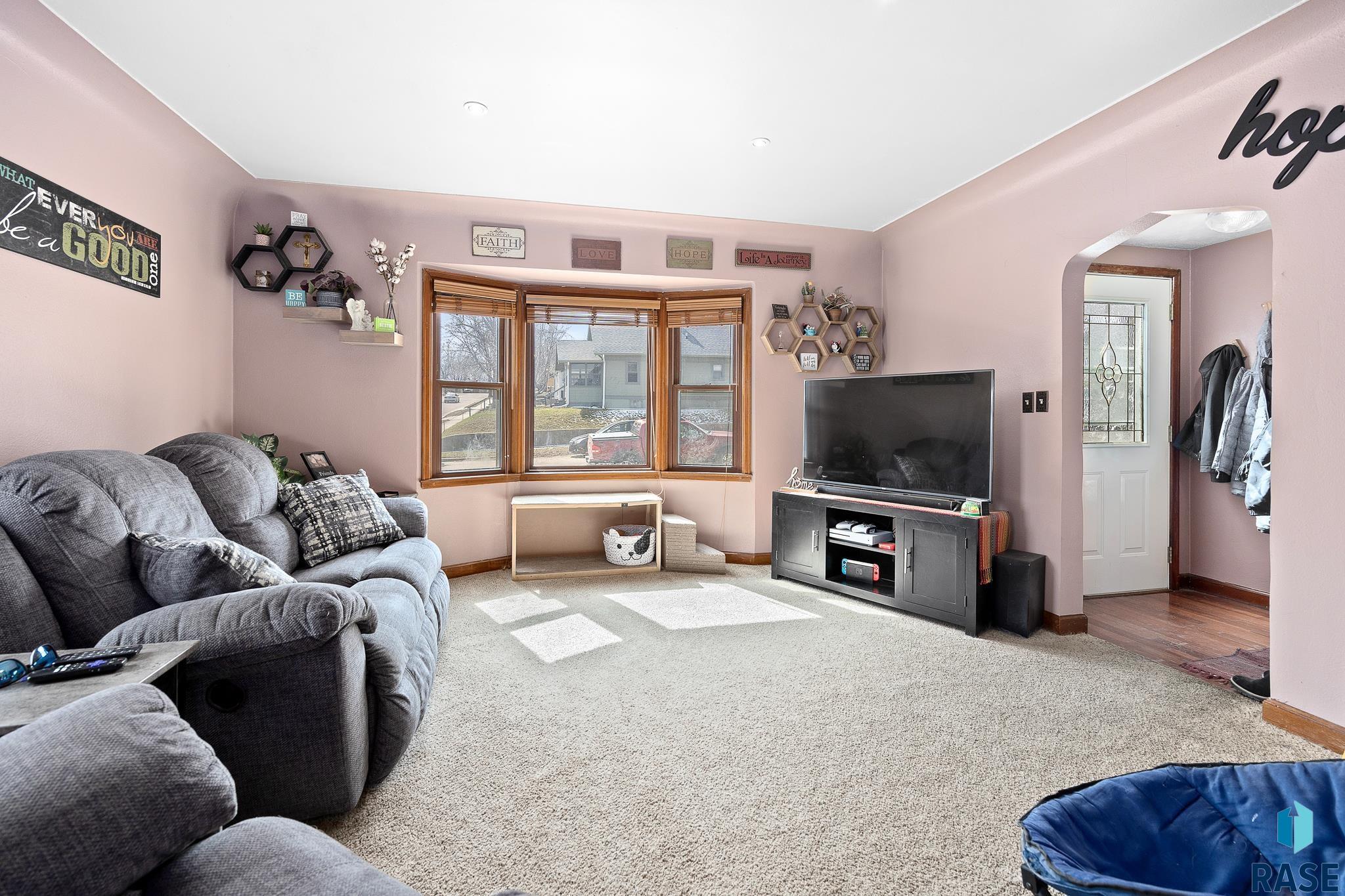 Sioux Falls, South Dakota 57104, United States, 3 Bedrooms Bedrooms, ,2 BathroomsBathrooms,Residential,Contingent,77265