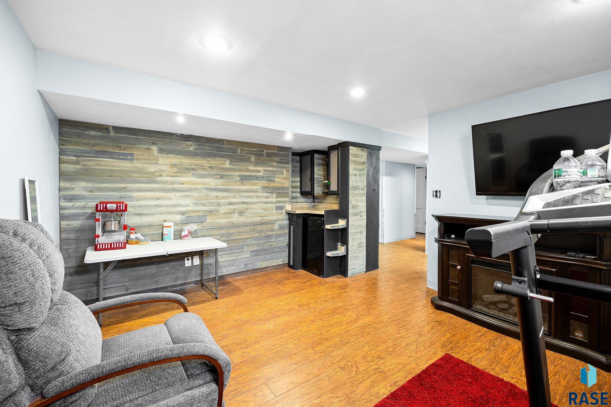 Sioux Falls, South Dakota 57104, United States, 3 Bedrooms Bedrooms, ,2 BathroomsBathrooms,Residential,Contingent,77265