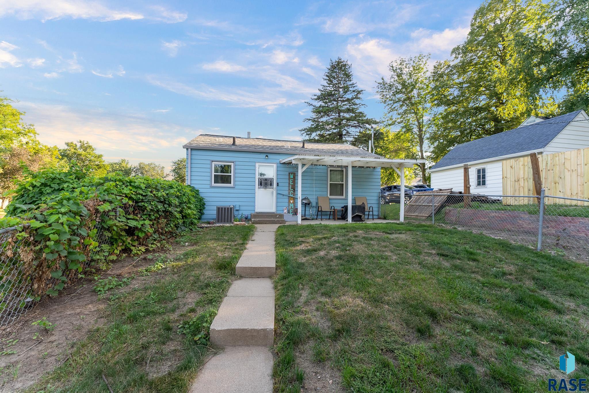 Sioux Falls, South Dakota 57104, United States, 3 Bedrooms Bedrooms, ,2 BathroomsBathrooms,Residential,Contingent,77265