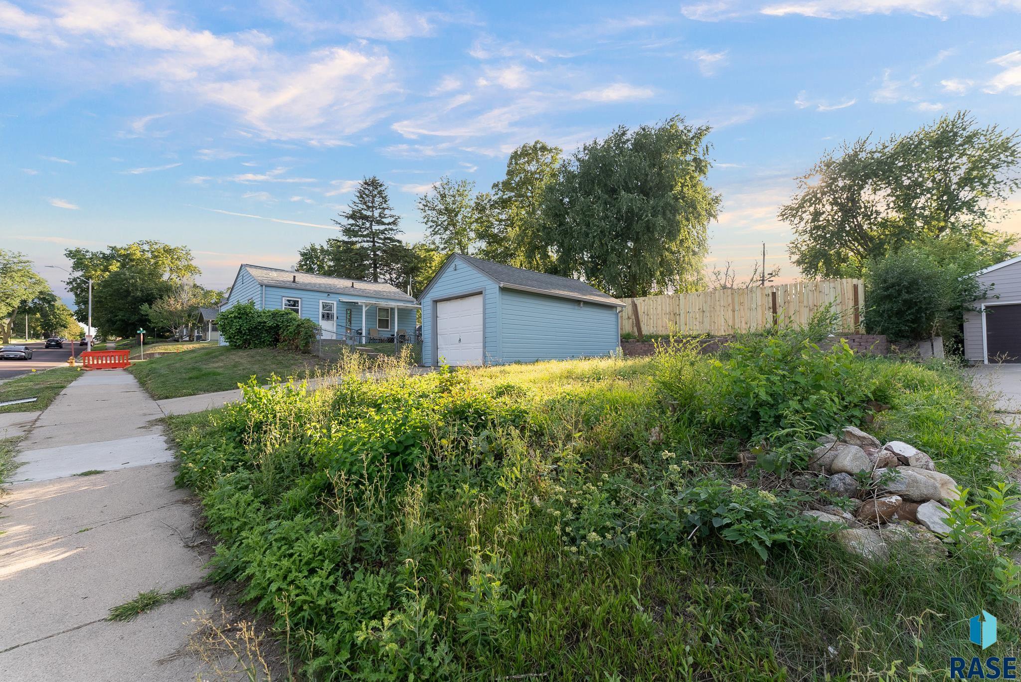 Sioux Falls, South Dakota 57104, United States, 3 Bedrooms Bedrooms, ,2 BathroomsBathrooms,Residential,Contingent,77265