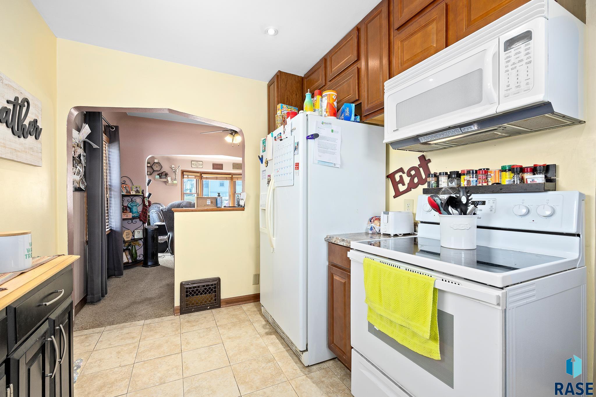 Sioux Falls, South Dakota 57104, United States, 3 Bedrooms Bedrooms, ,2 BathroomsBathrooms,Residential,Contingent,77265