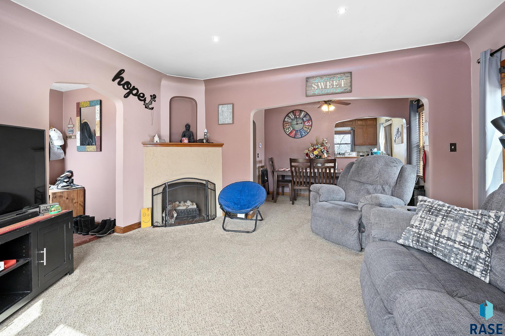 Sioux Falls, South Dakota 57104, United States, 3 Bedrooms Bedrooms, ,2 BathroomsBathrooms,Residential,Contingent,77265