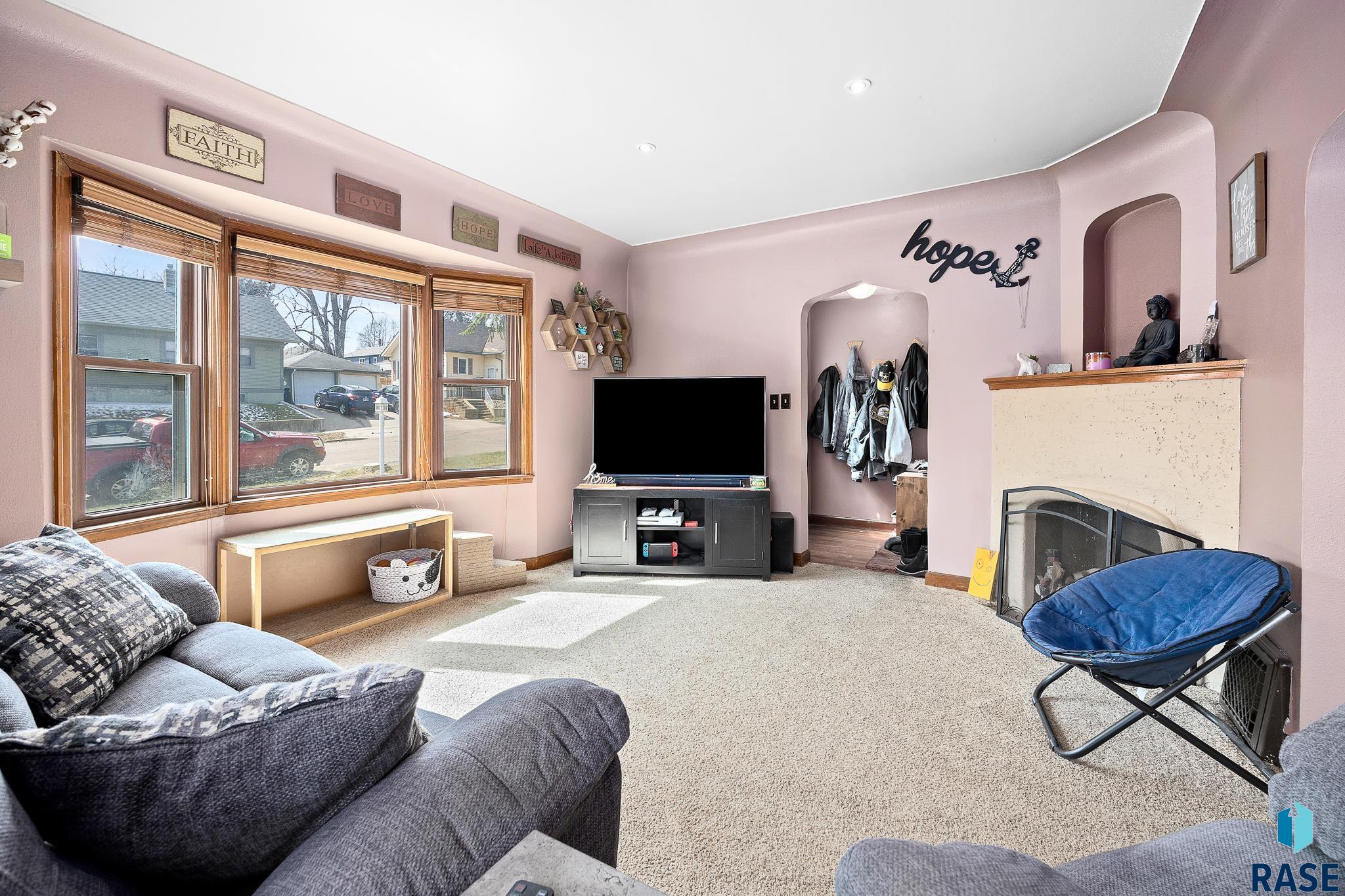 Sioux Falls, South Dakota 57104, United States, 3 Bedrooms Bedrooms, ,2 BathroomsBathrooms,Residential,Contingent,77265