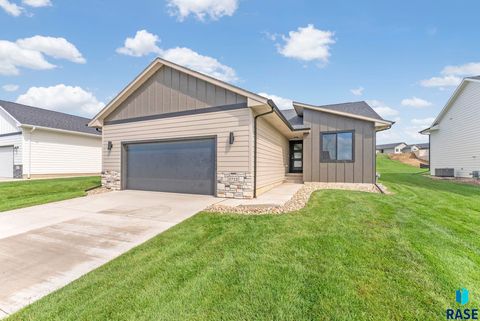 Photo of 1712 N Concord Dr, Sioux Falls, SD 57110 (MLS # 22502191)