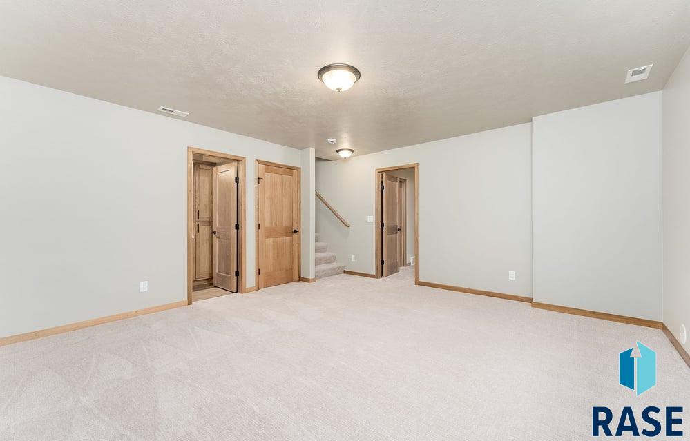6825 W 5th St Street, Sioux Falls, New Jersey image 2